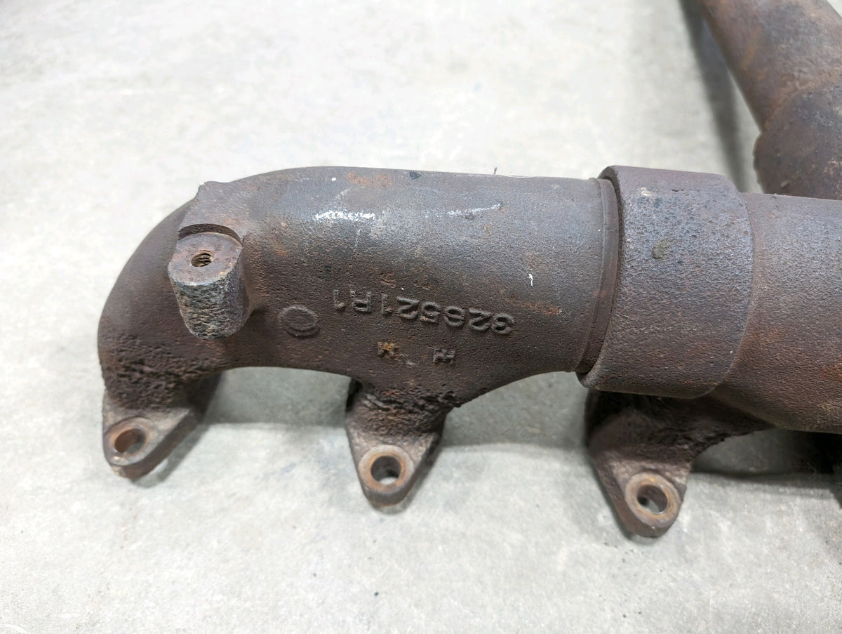 Exhaust Manifold Assembly IH International 326521R1 326699R1 USED