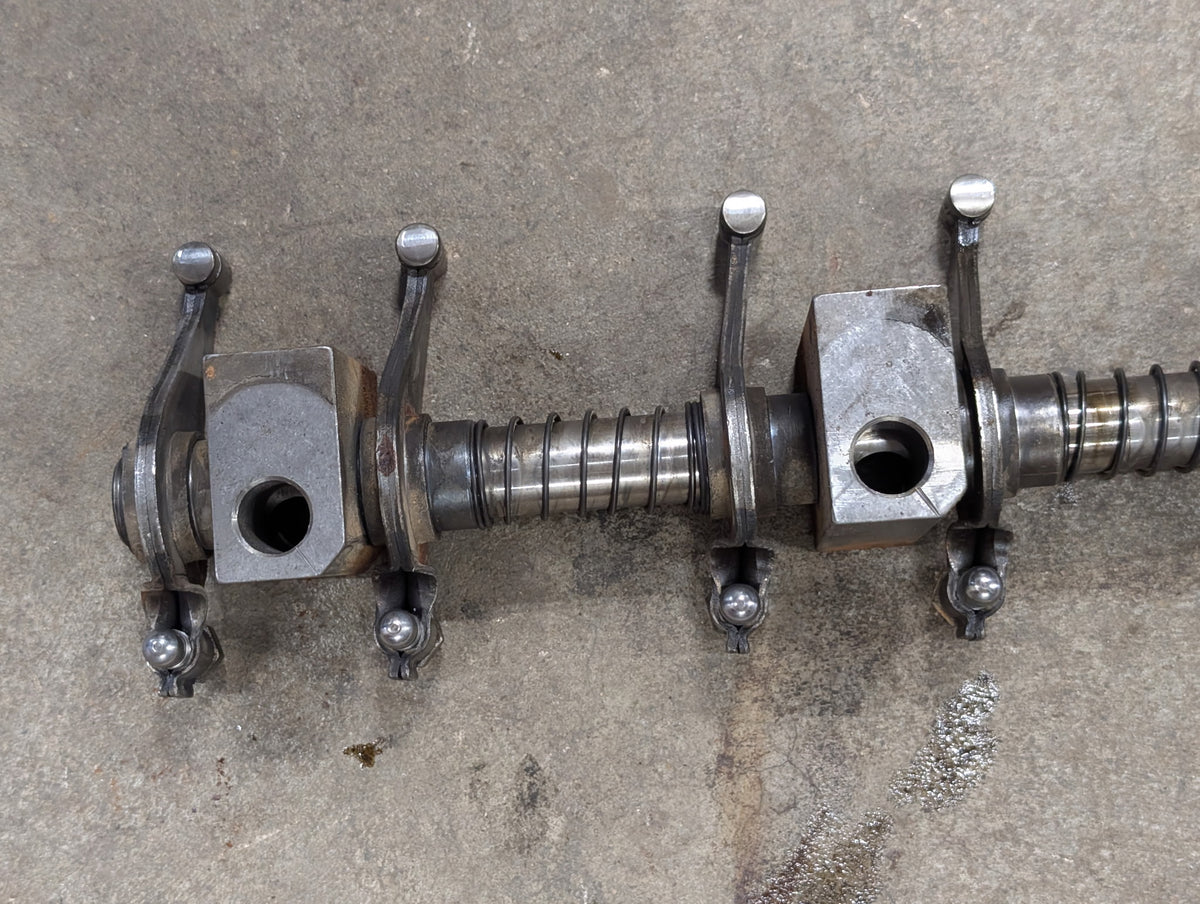 Rocker Arm Assembly IH International 682260C91 675547C2 675660C92 USED