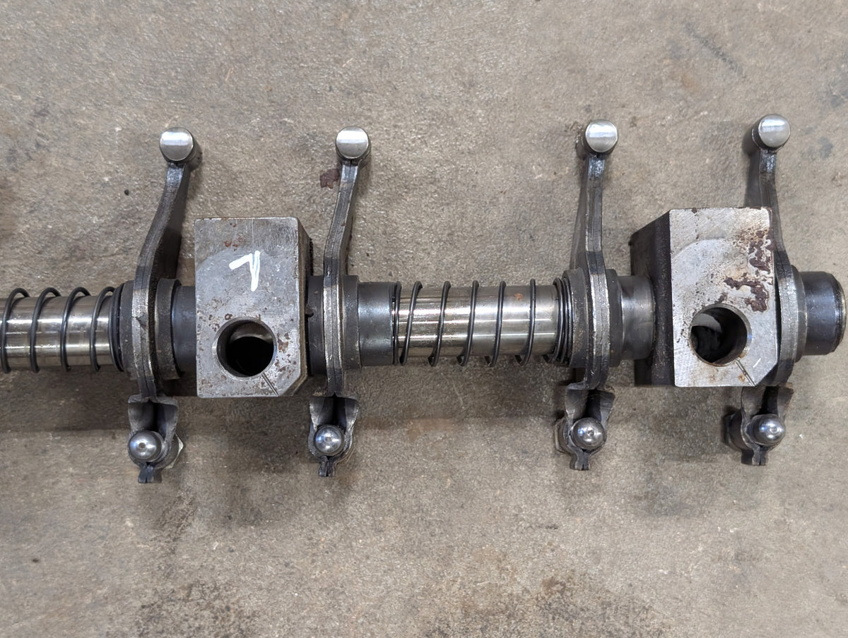 Rocker Arm Assembly IH International 682260C91 675547C2 675660C92 USED