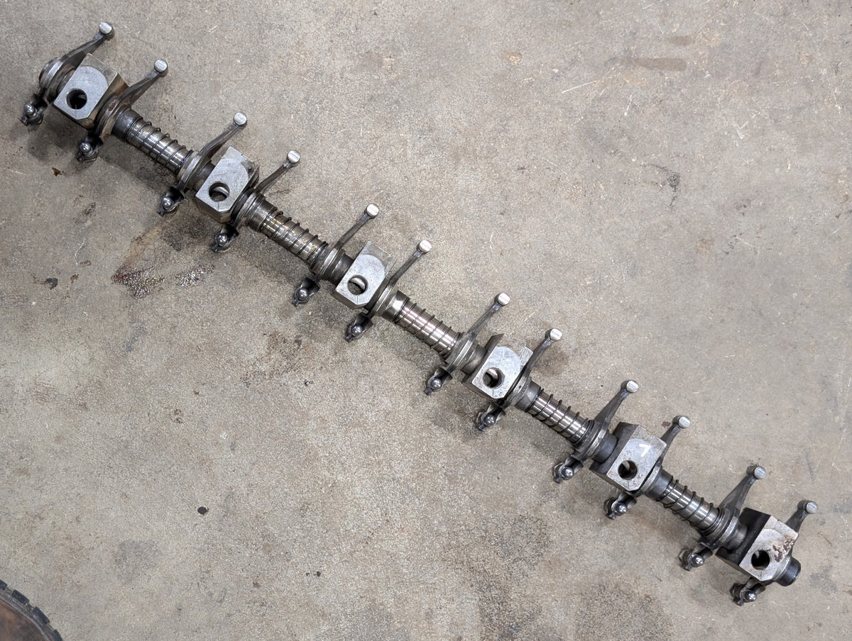 Rocker Arm Assembly IH International 682260C91 675547C2 675660C92 USED
