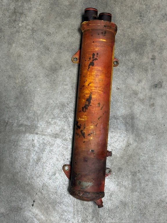 Engine Oil Cooler IH International 690884C2 680239C2 1815568C91 1810171C2 USED