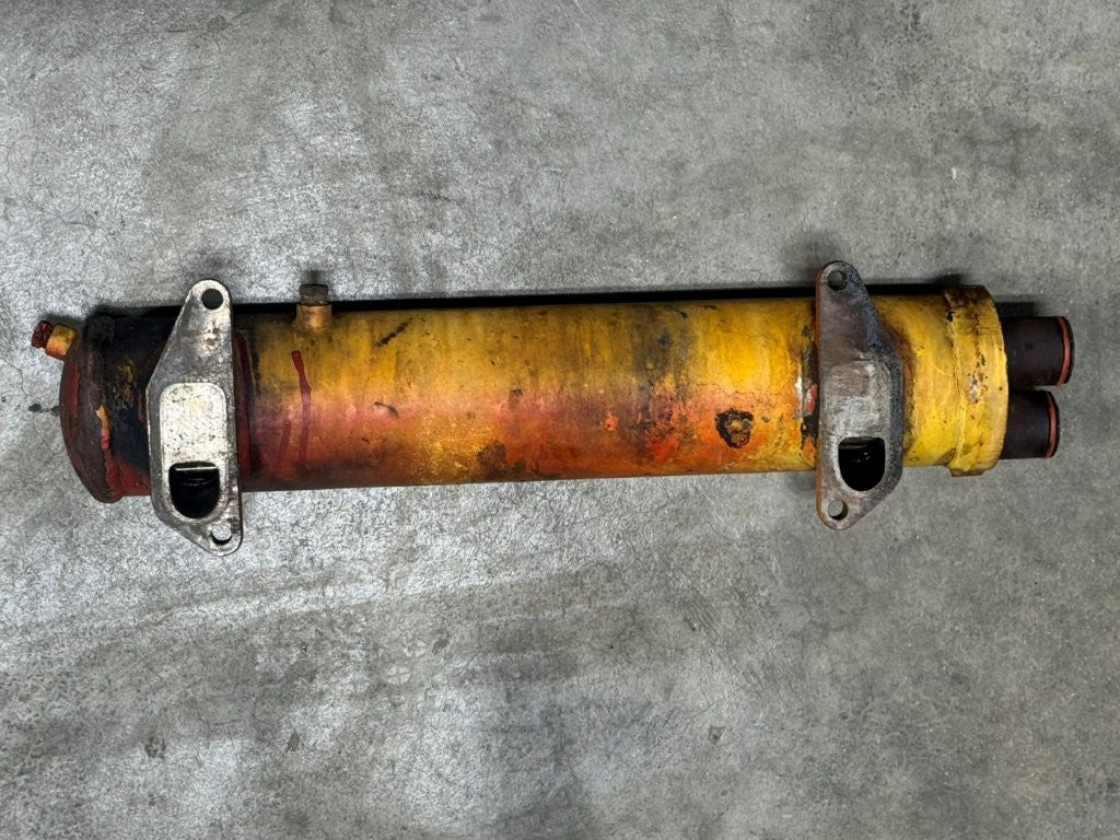 Engine Oil Cooler IH International 690884C2 680239C2 1815568C91 1810171C2 USED