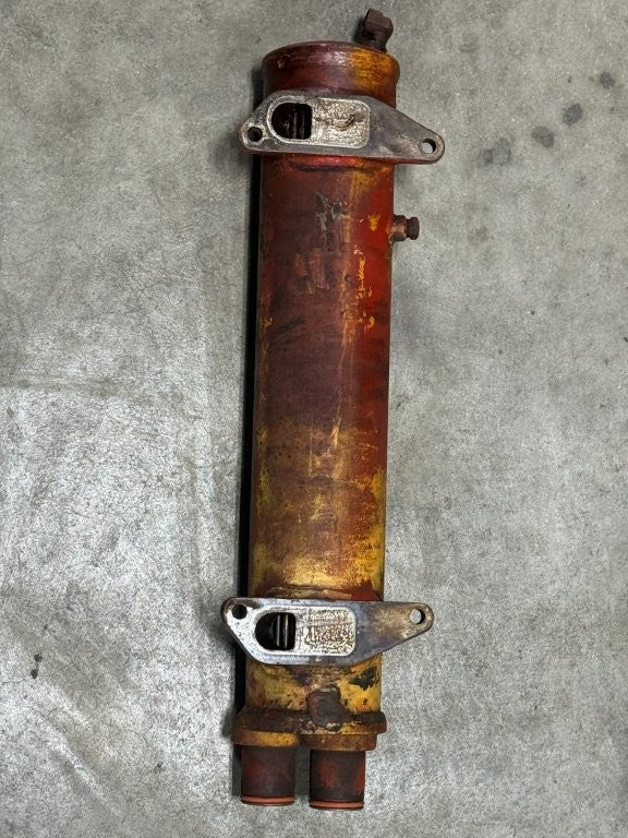 Engine Oil Cooler IH International 690884C2 680239C2 1815568C91 1810171C2 USED
