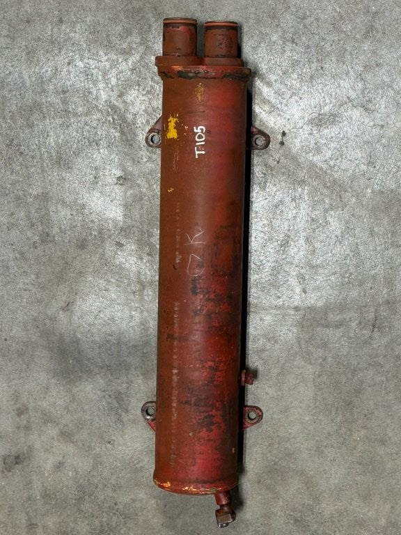 Engine Oil Cooler IH International 690884C2 680239C2 1815568C91 1810171C2 USED