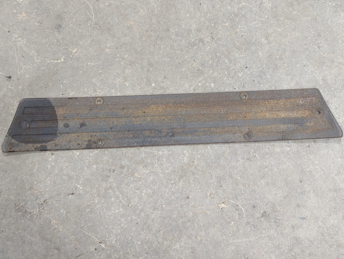 Recirculation Grill Screen IH International 109282C1 USED