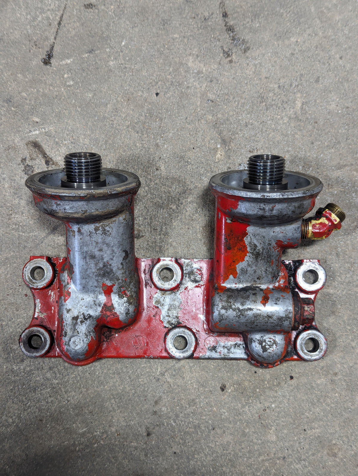 Oil Filter Base IH International 675358C1 USED