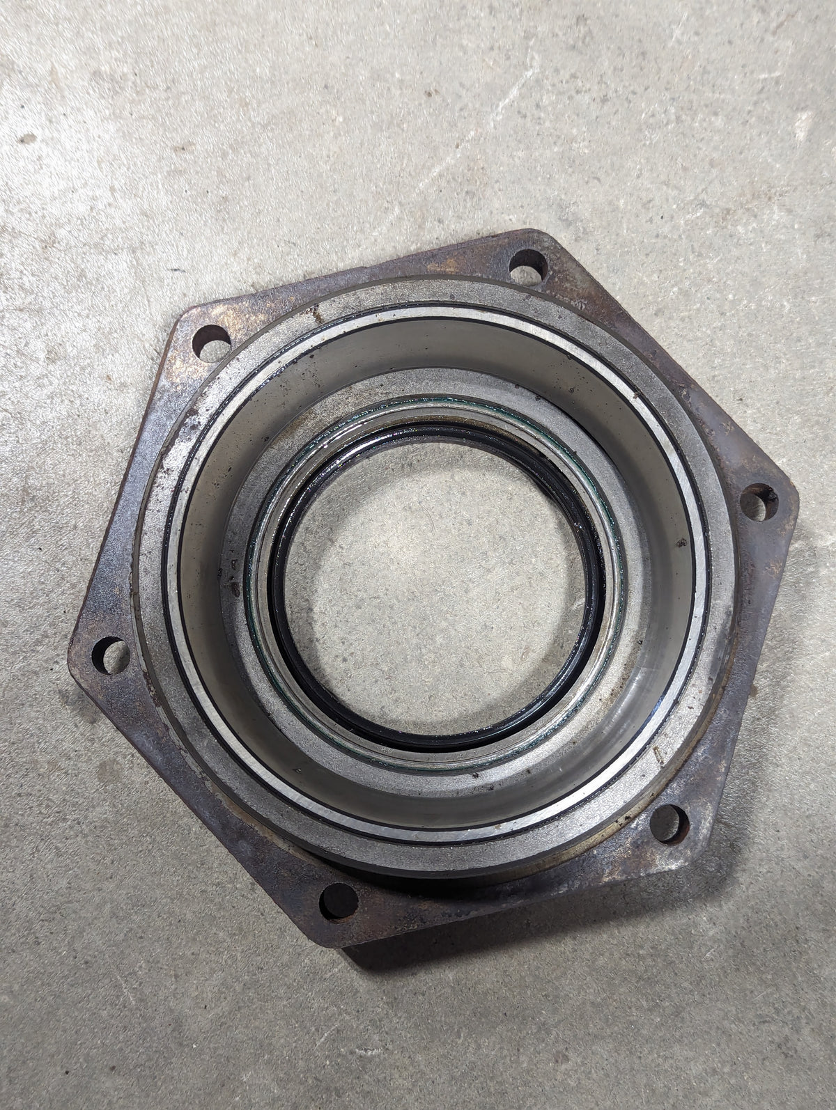 Axle Cap IH International 528716R1 USED