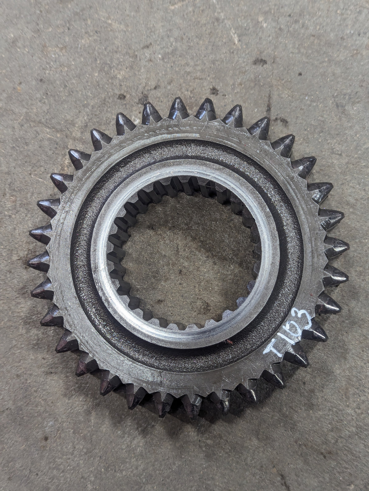 2nd Speed Drive Gear IH International 528672R1 USED