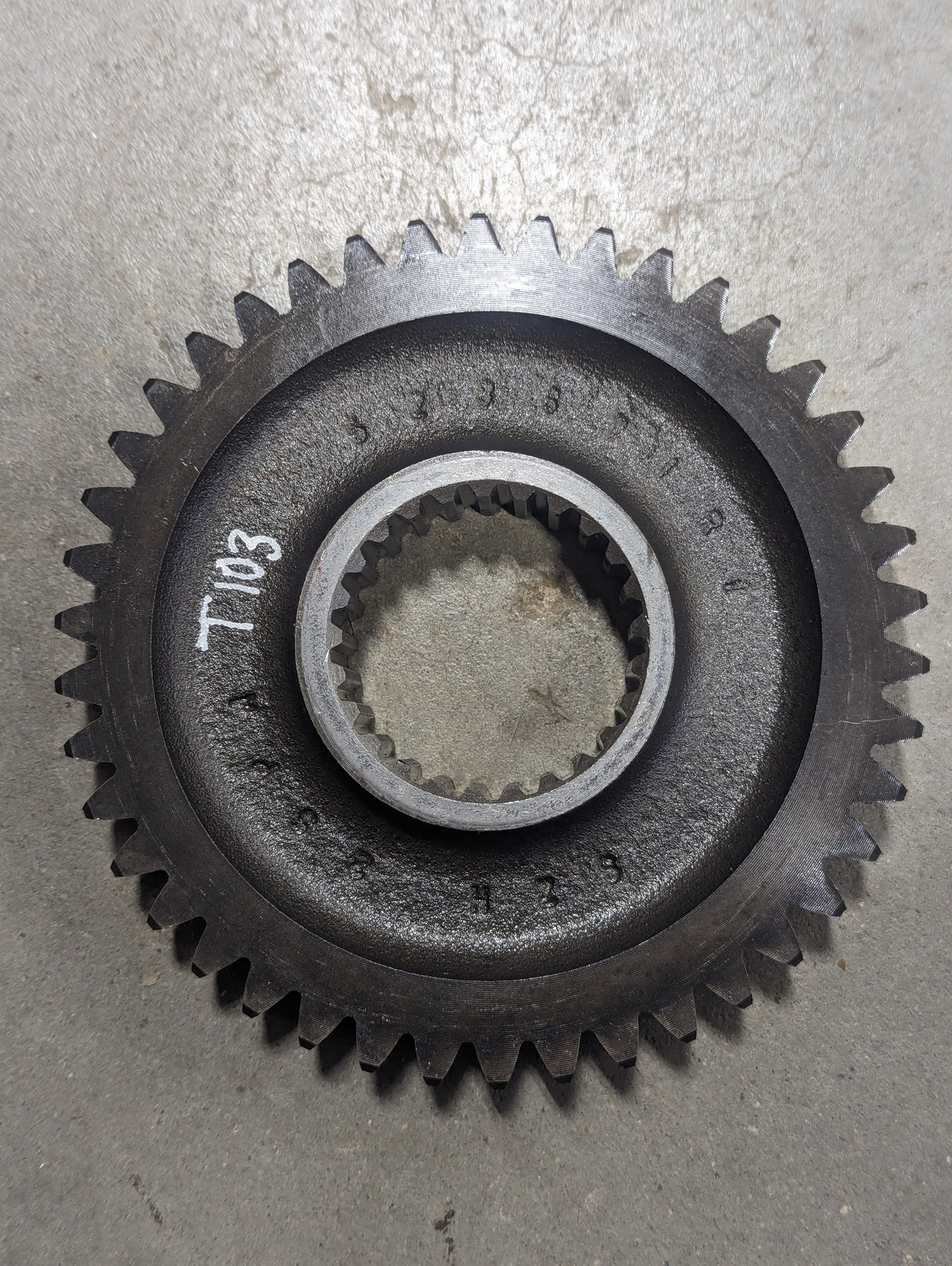 3rd Speed Driving Gear IH International 528671R1 USED