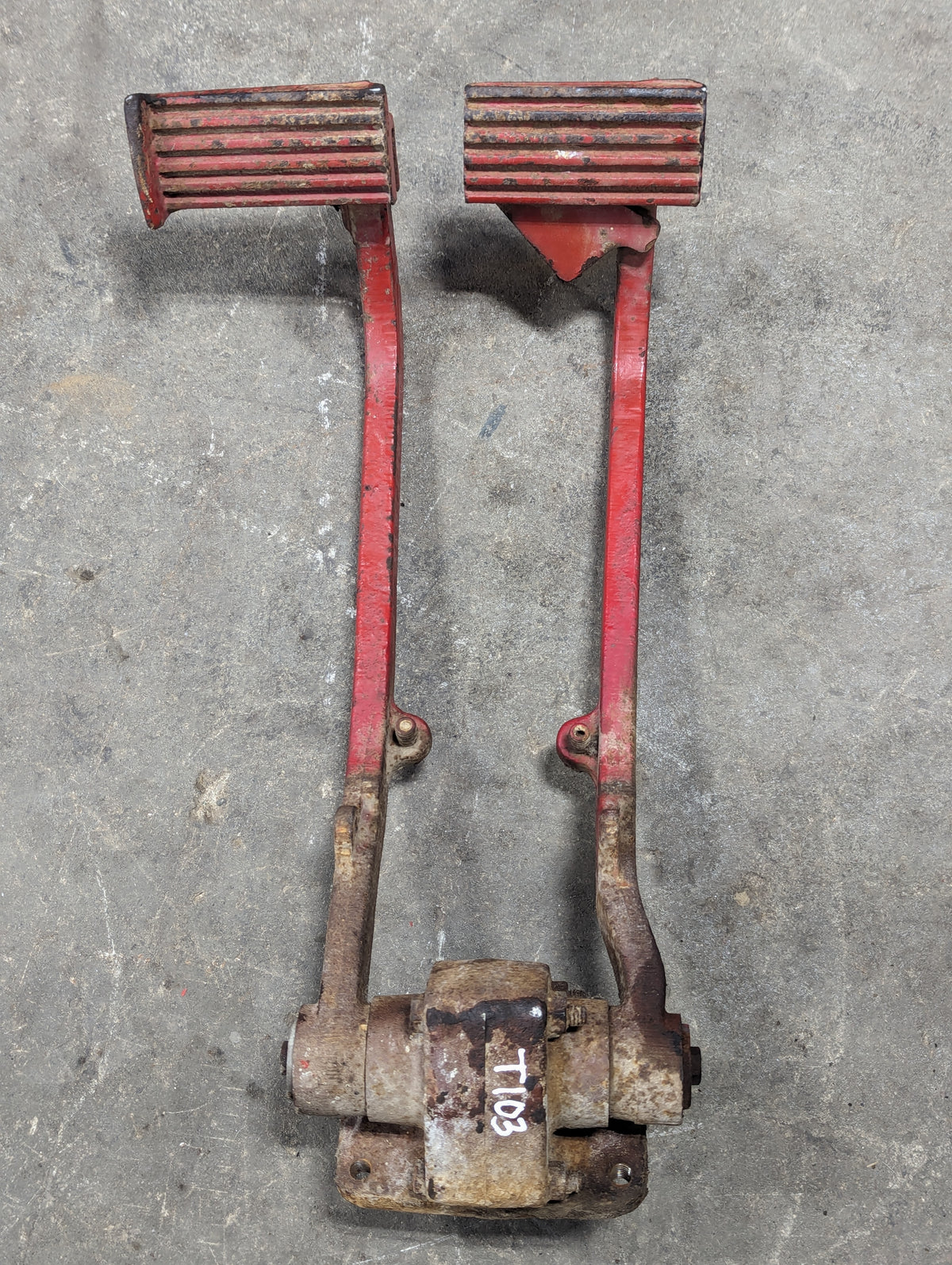 Brake Pedal Assembly IH International 103953C1 103955C1 USED