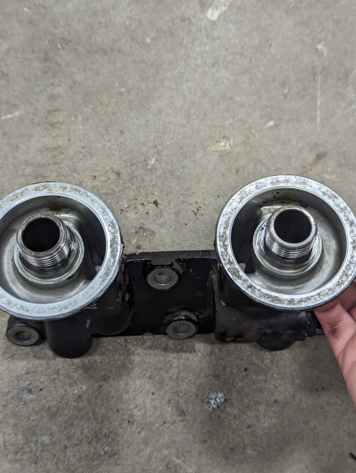 Oil Filter Base IH International 675358C1 USED