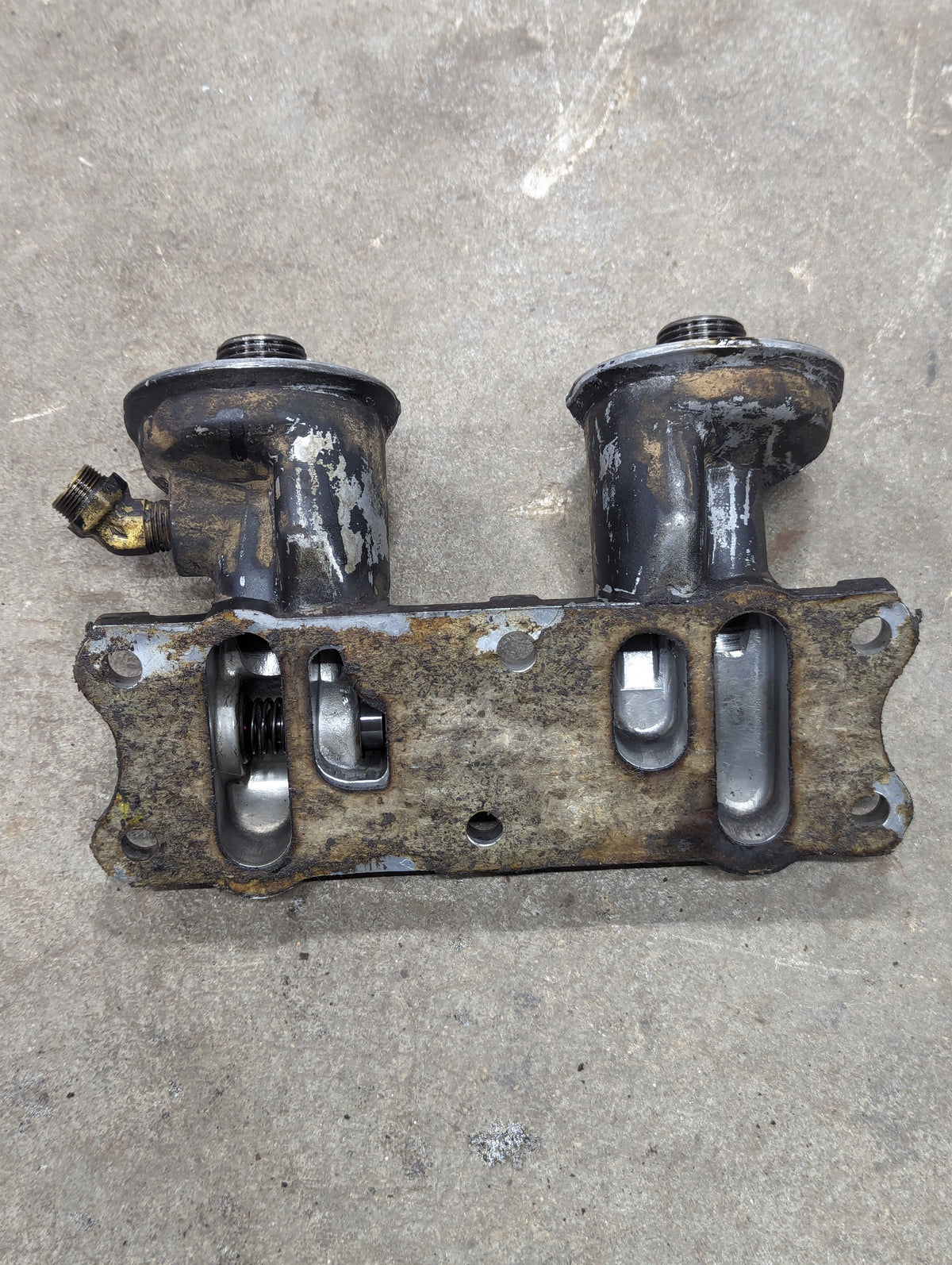 Oil Filter Base IH International 675358C1 USED