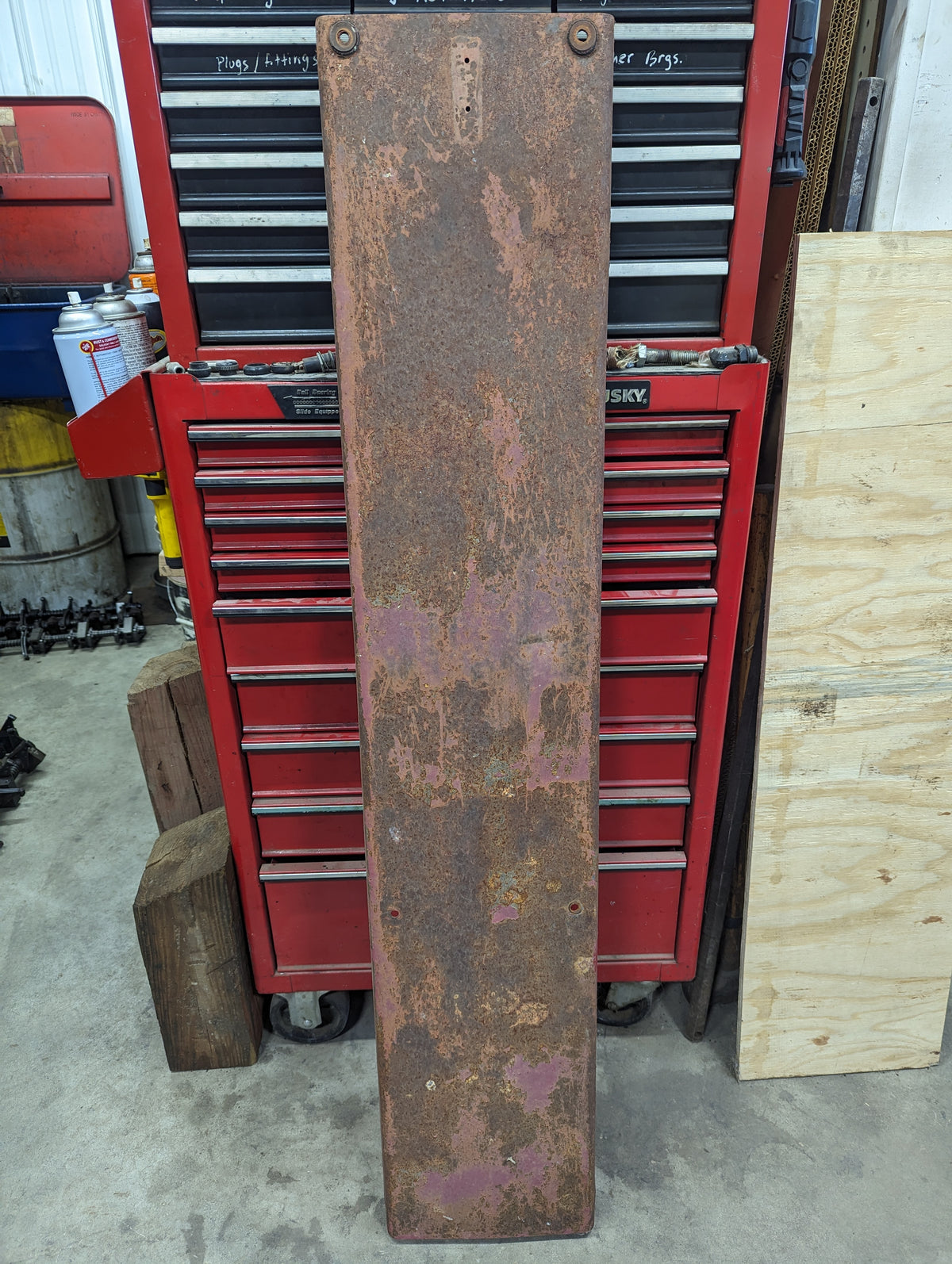 Center Hood Front Channel IH International 531040R2 USED