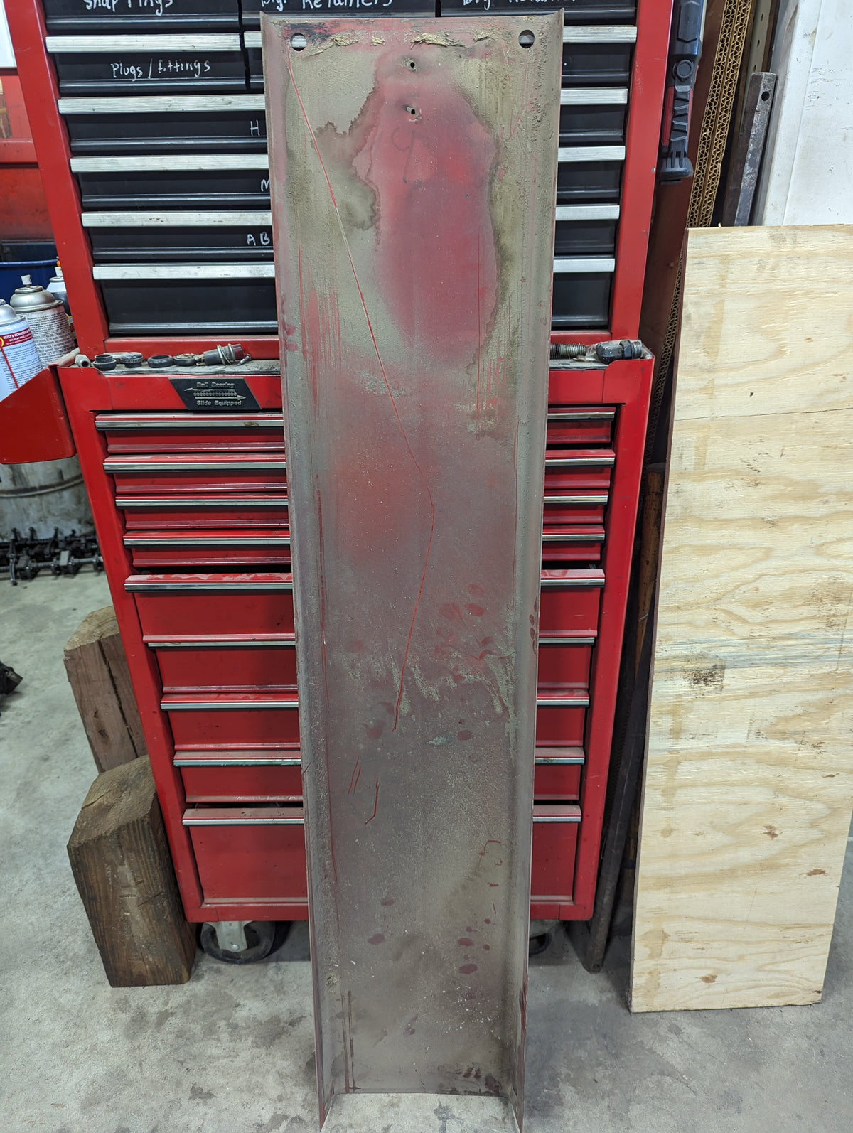 Center Hood Front Channel IH International 531040R2 USED