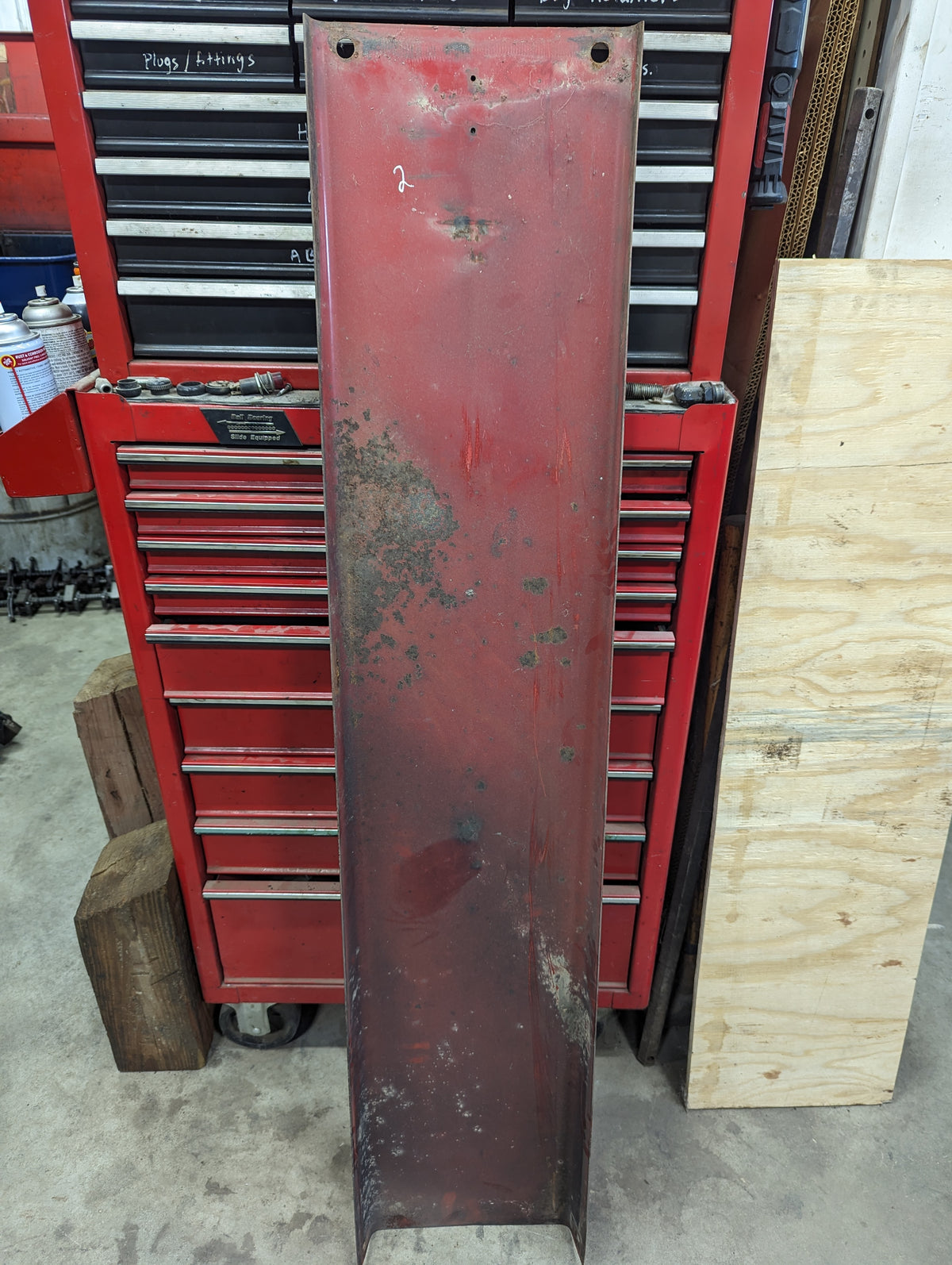 Center Hood Front Channel IH International 531040R2 USED