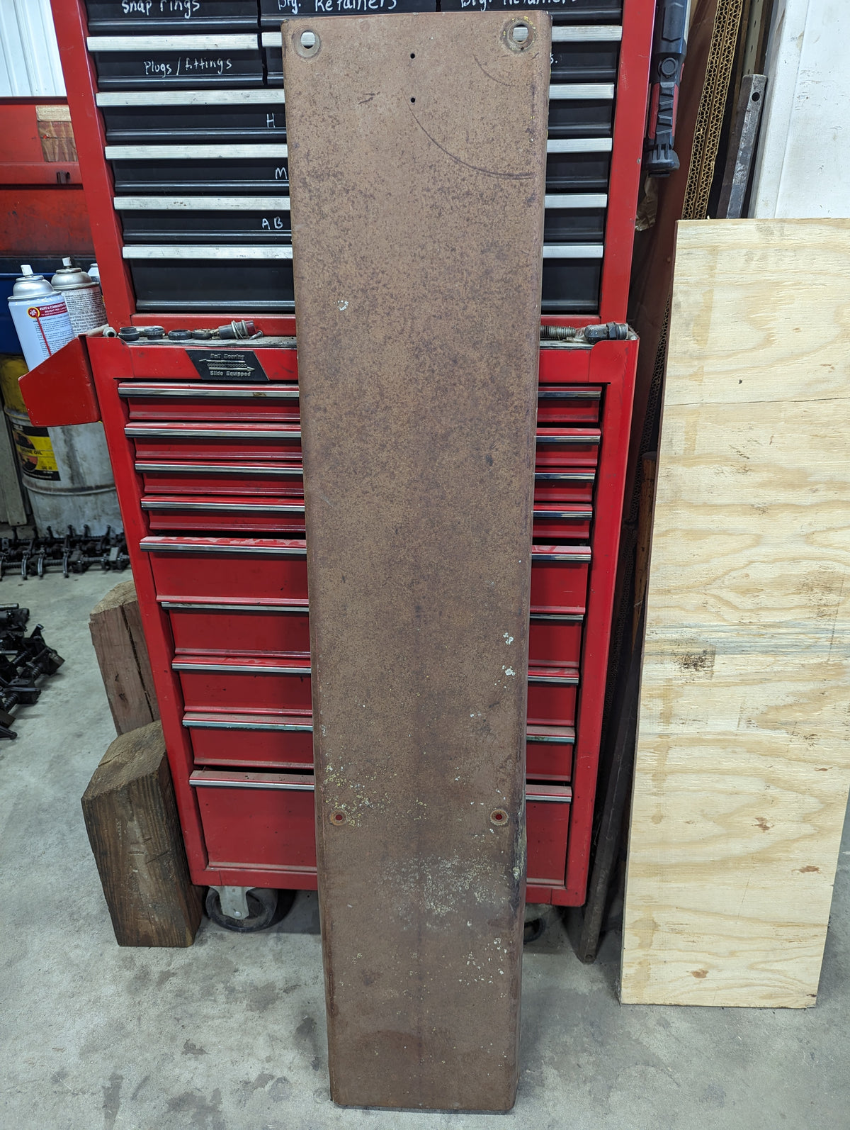 Center Hood Front Channel IH International 531040R2 USED