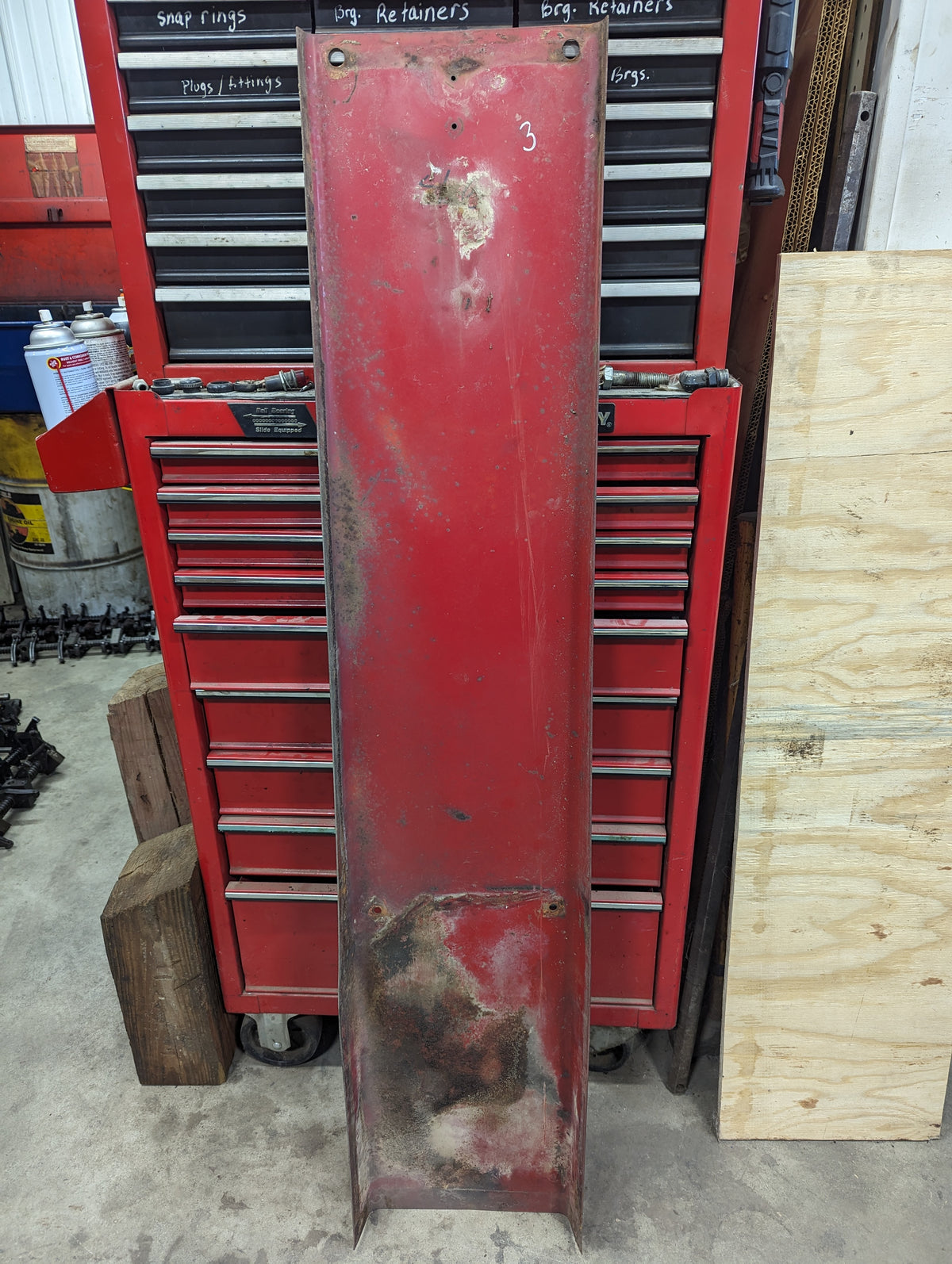 Center Hood Front Channel IH International 531040R2 USED