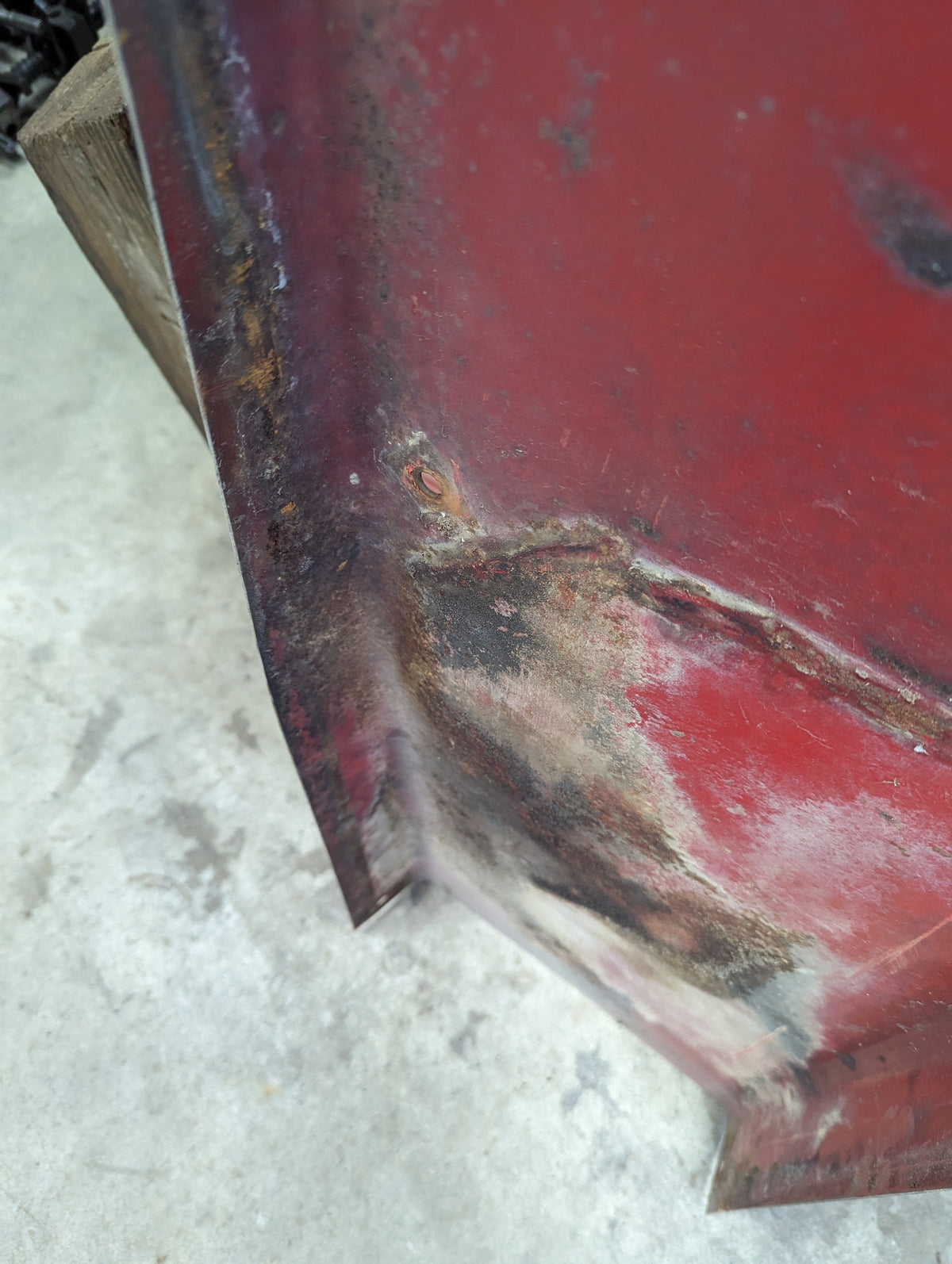 Center Hood Front Channel IH International 531040R2 USED