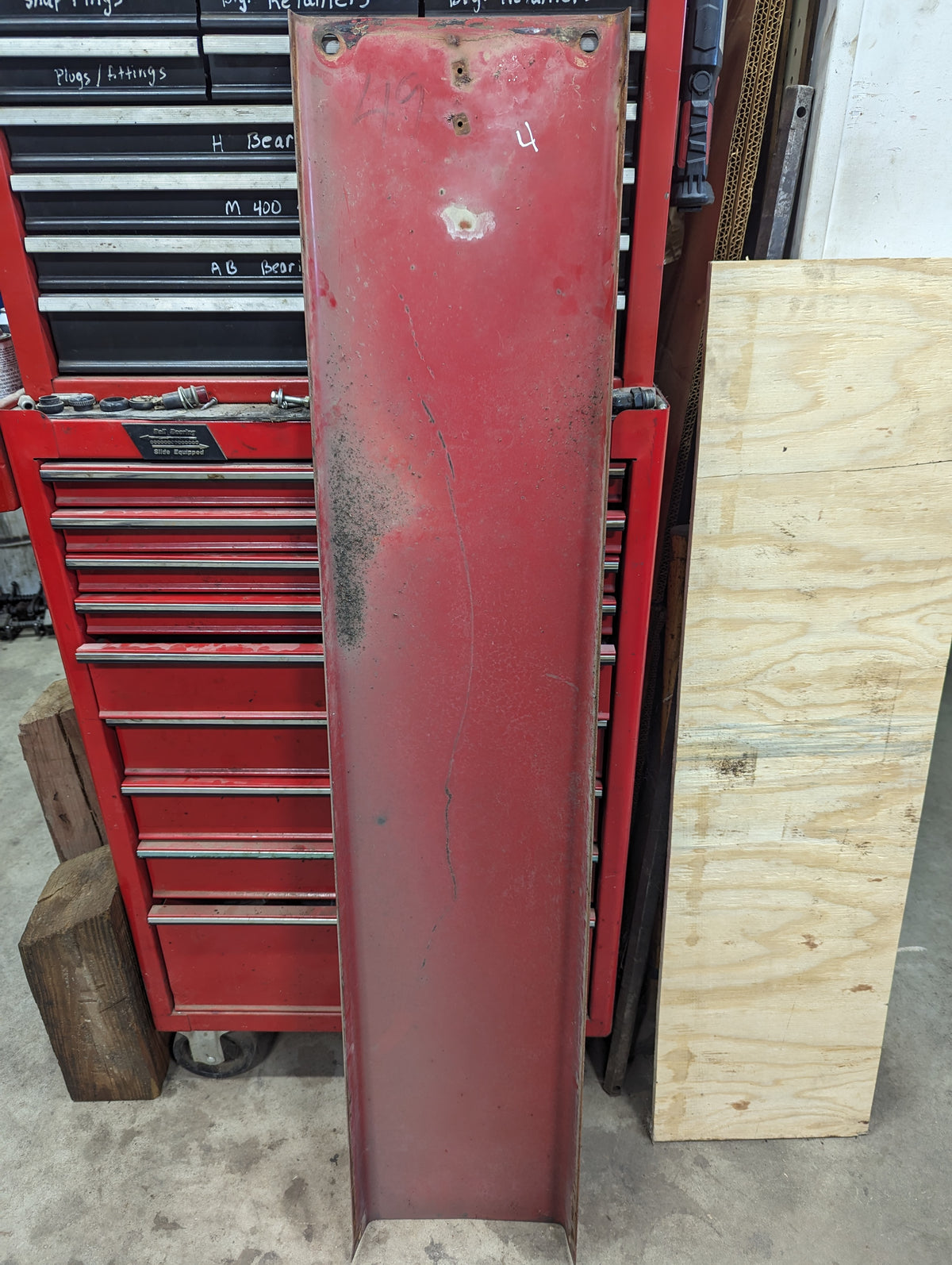 Center Hood Front Channel IH International 531040R2 USED