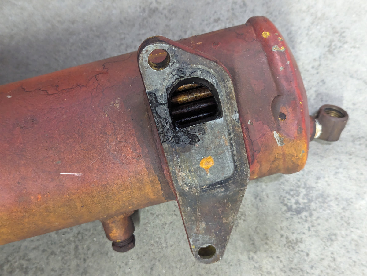 Engine Oil Cooler IH International 690884C2 680239C2 1815568C91 1810171C2 USED