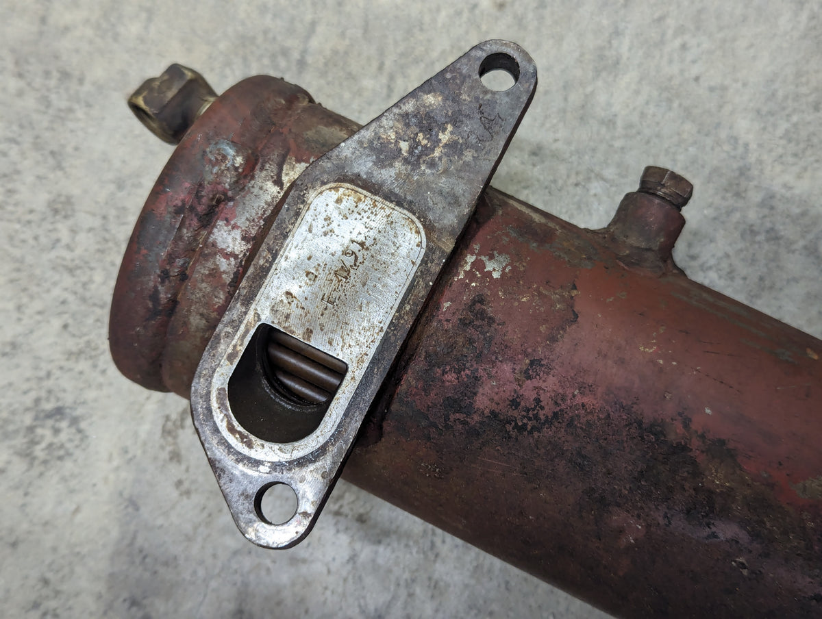 Engine Oil Cooler IH International 690884C2 680239C2 1815568C91 1810171C2 USED