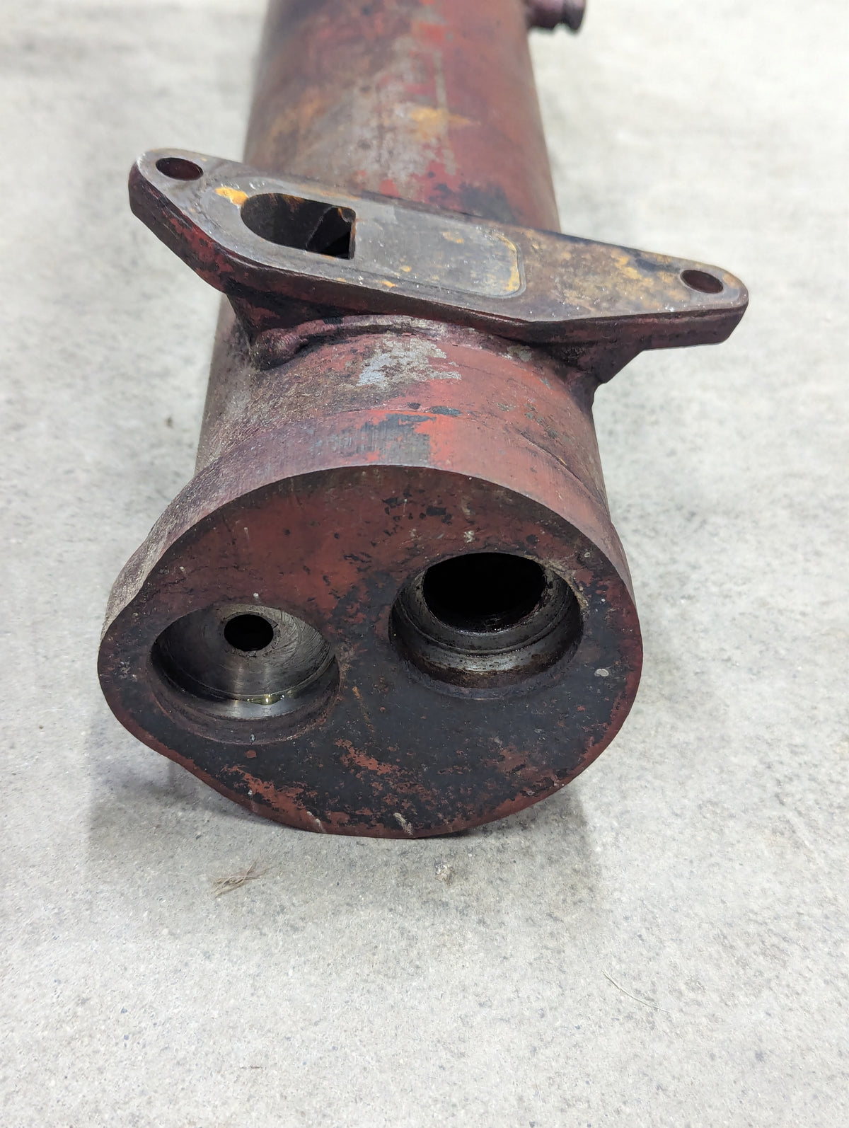 Engine Oil Cooler IH International 690884C2 680239C2 1815568C91 1810171C2 USED