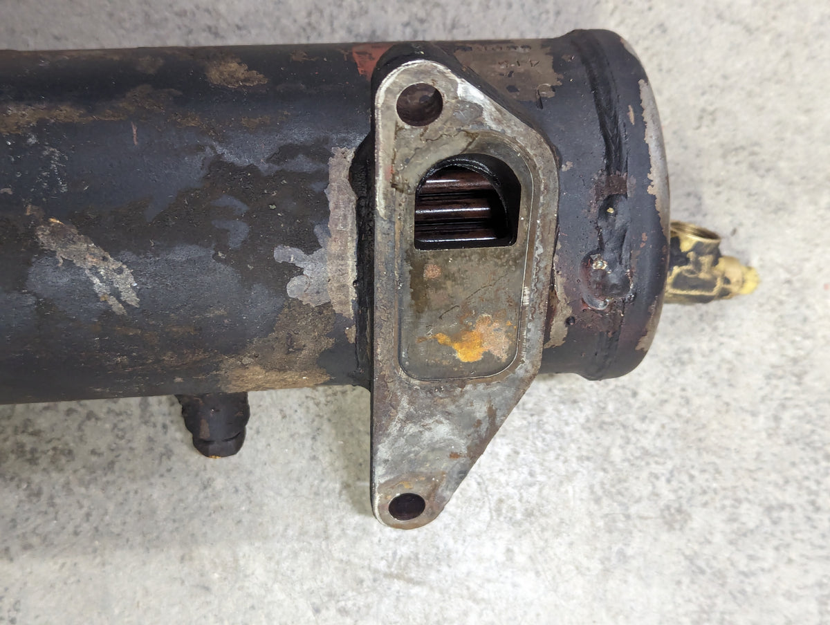 Engine Oil Cooler IH International 690884C2 680239C2 1815568C91 1810171C2 USED