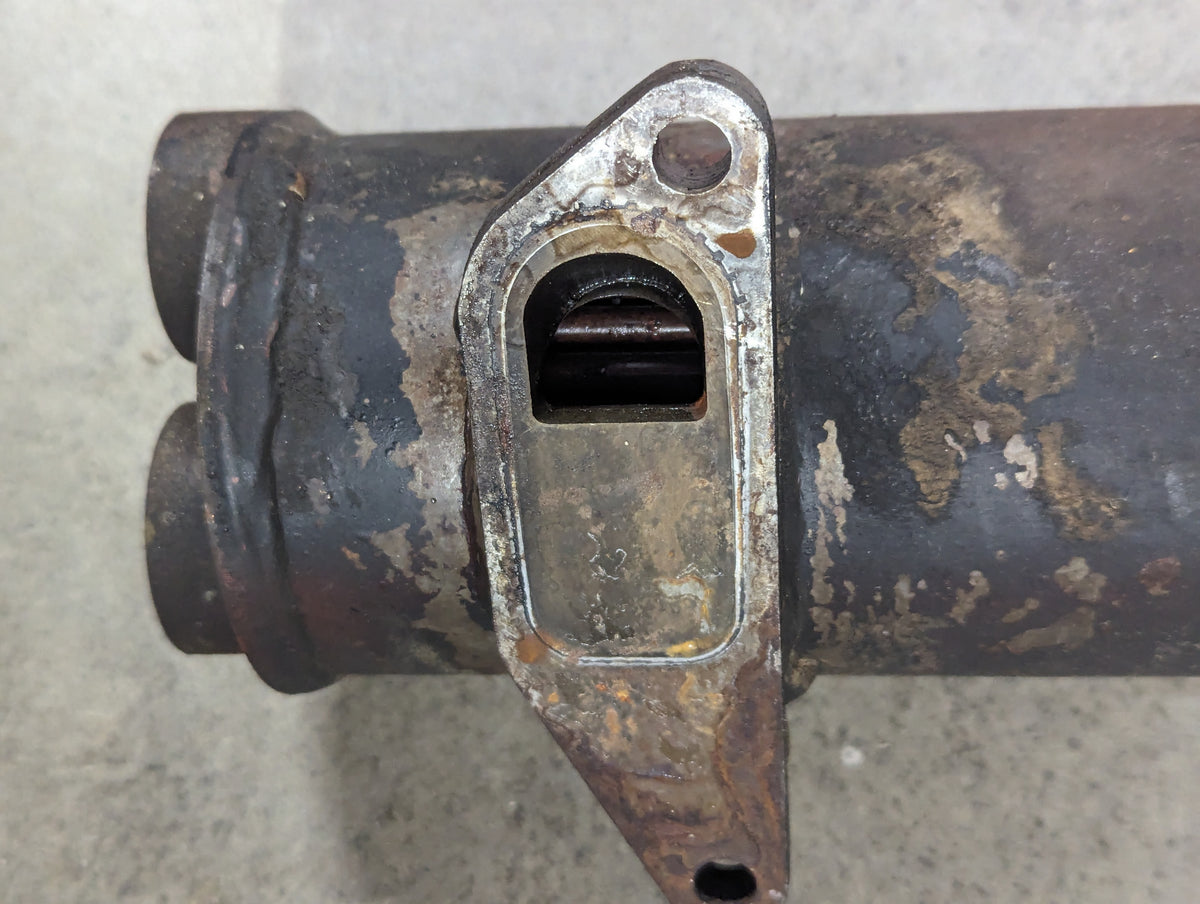 Engine Oil Cooler IH International 690884C2 680239C2 1815568C91 1810171C2 USED