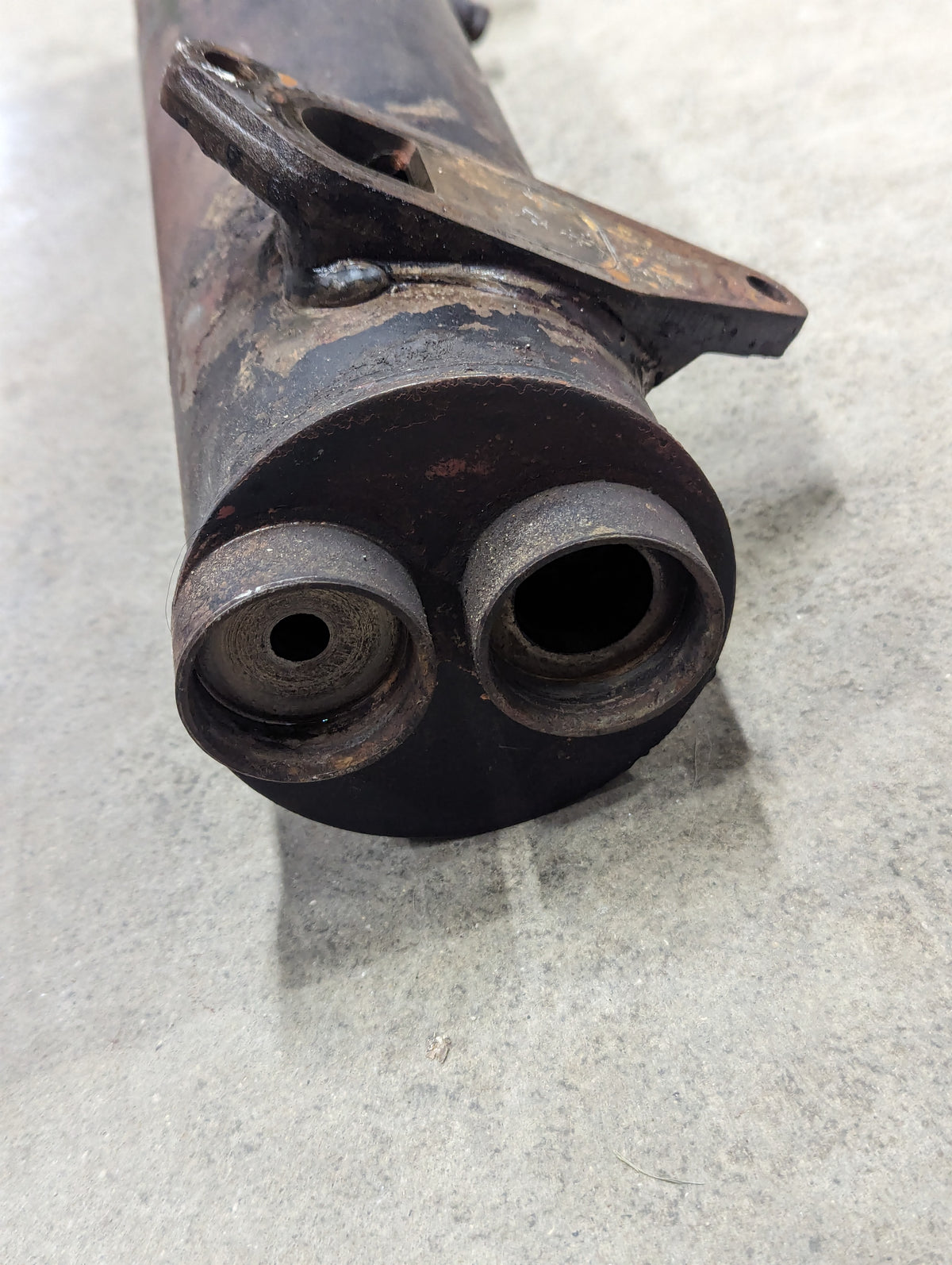 Engine Oil Cooler IH International 690884C2 680239C2 1815568C91 1810171C2 USED