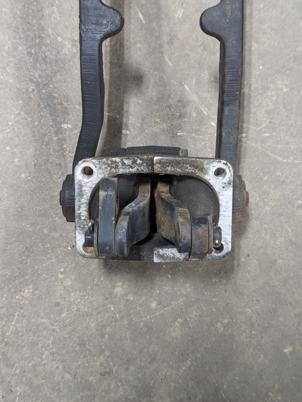 Brake Pedal Assembly IH International 103953C1 103955C1 USED