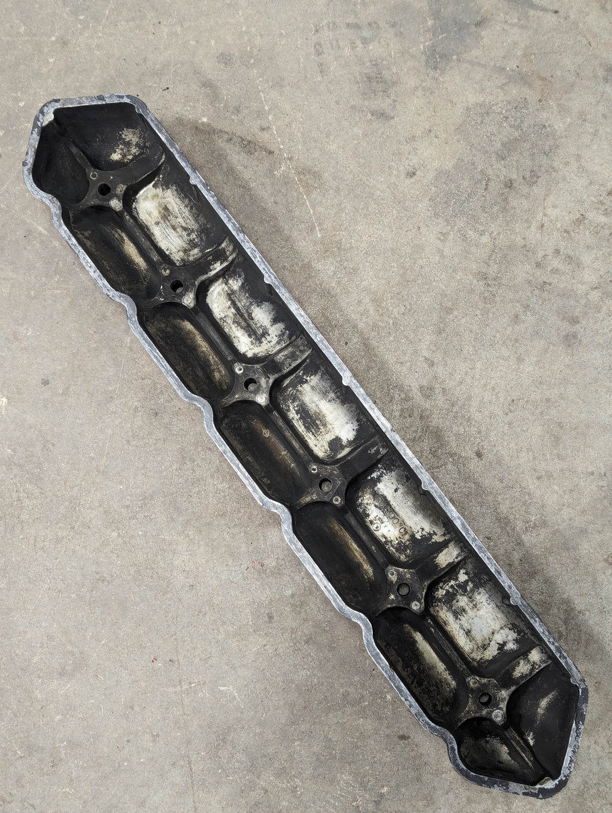 Valve Cover IH International 601390C2 328679R2 USED