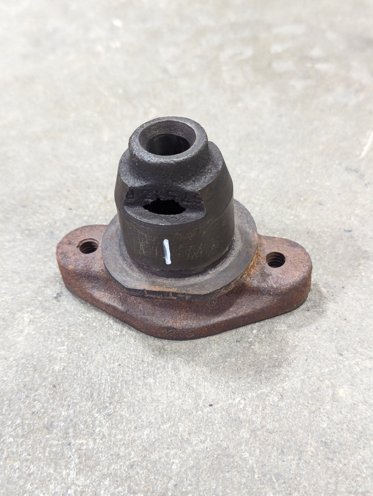 Distributor Mount Adaptor IH International 367513R2 403376R1 USED