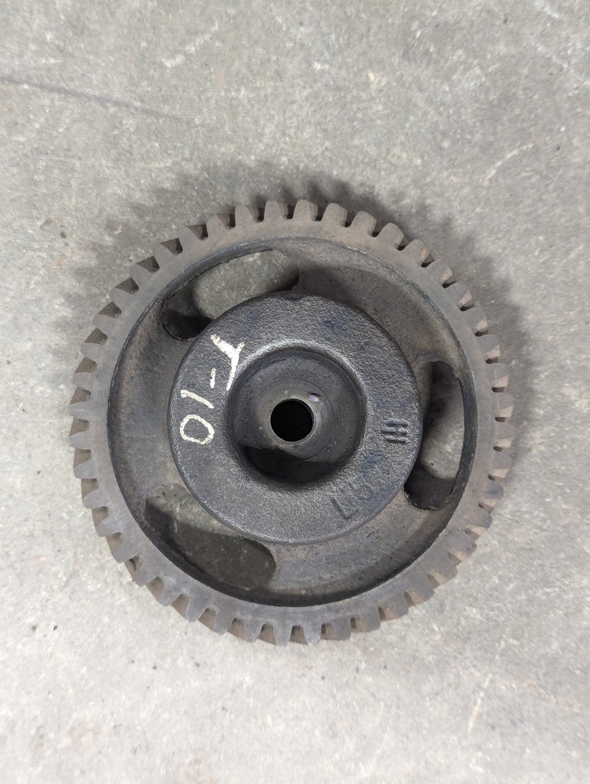 Idler Gear & Hub IH International 367577R1 530973R1 USED