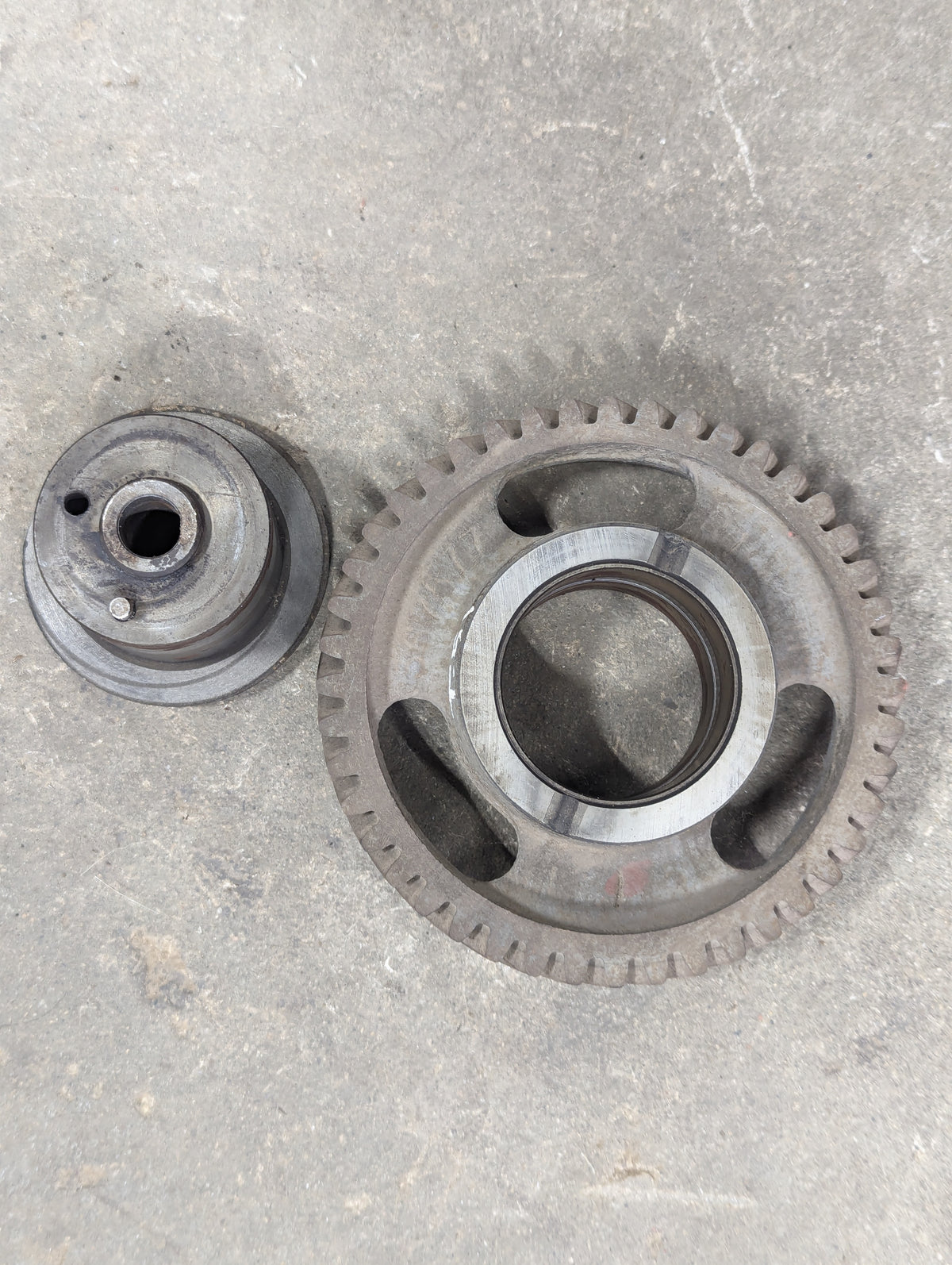 Idler Gear & Hub IH International 367577R1 530973R1 USED