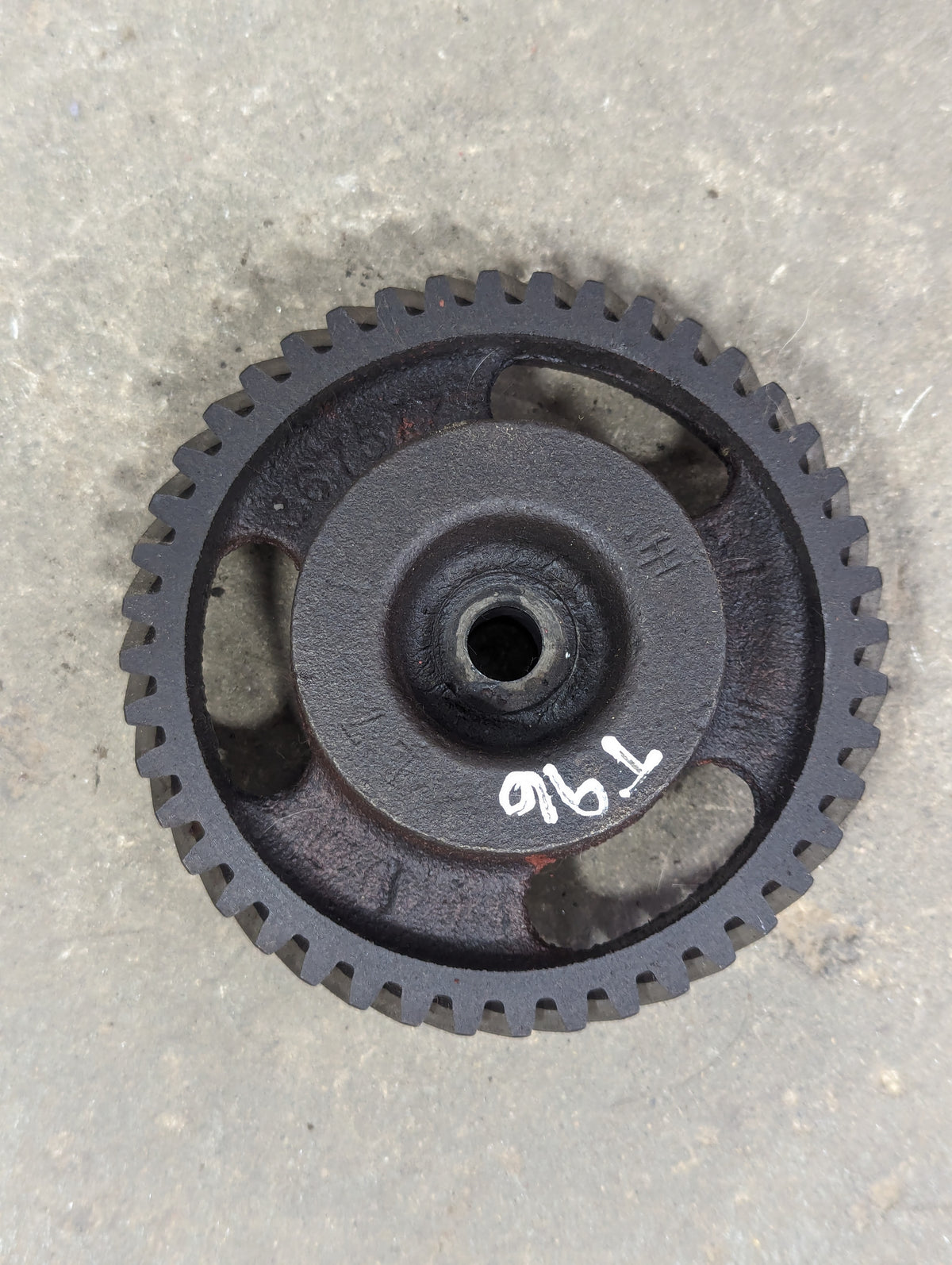 Idler Gear & Hub IH International 367577R1 530973R1 USED