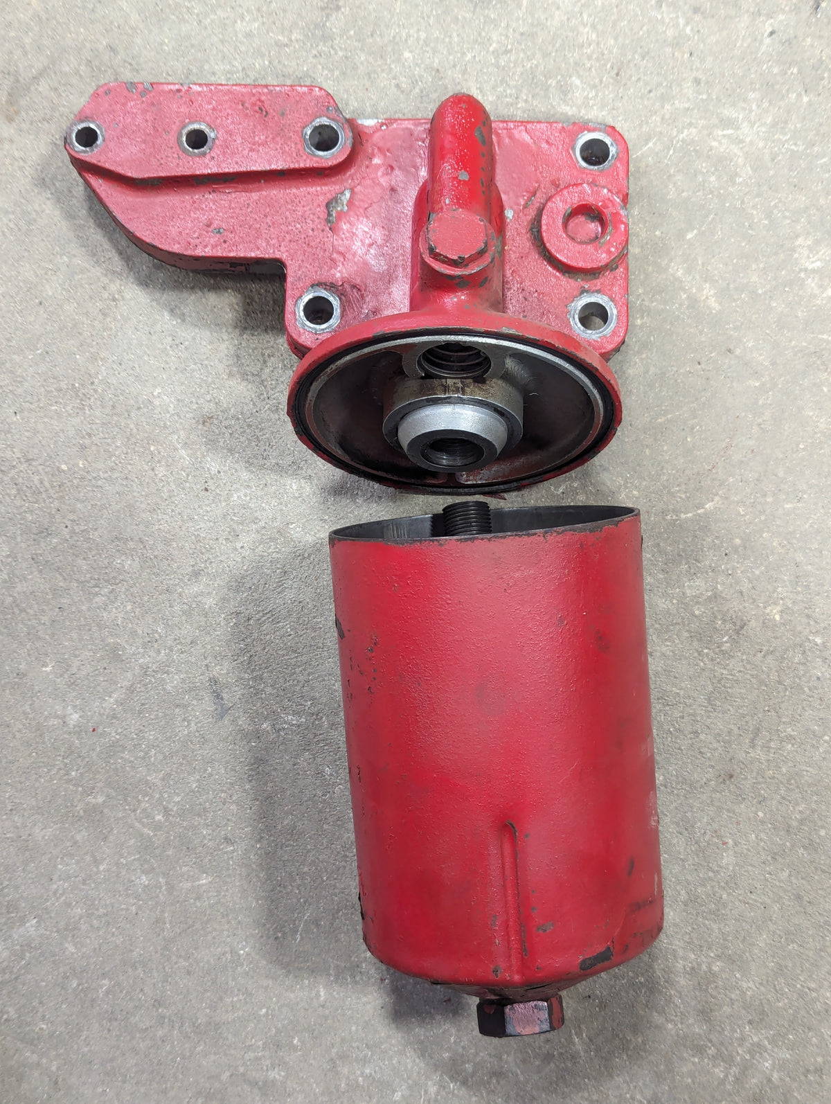 Oil Filter Assembly IH International 384529R1 384523R12 USED