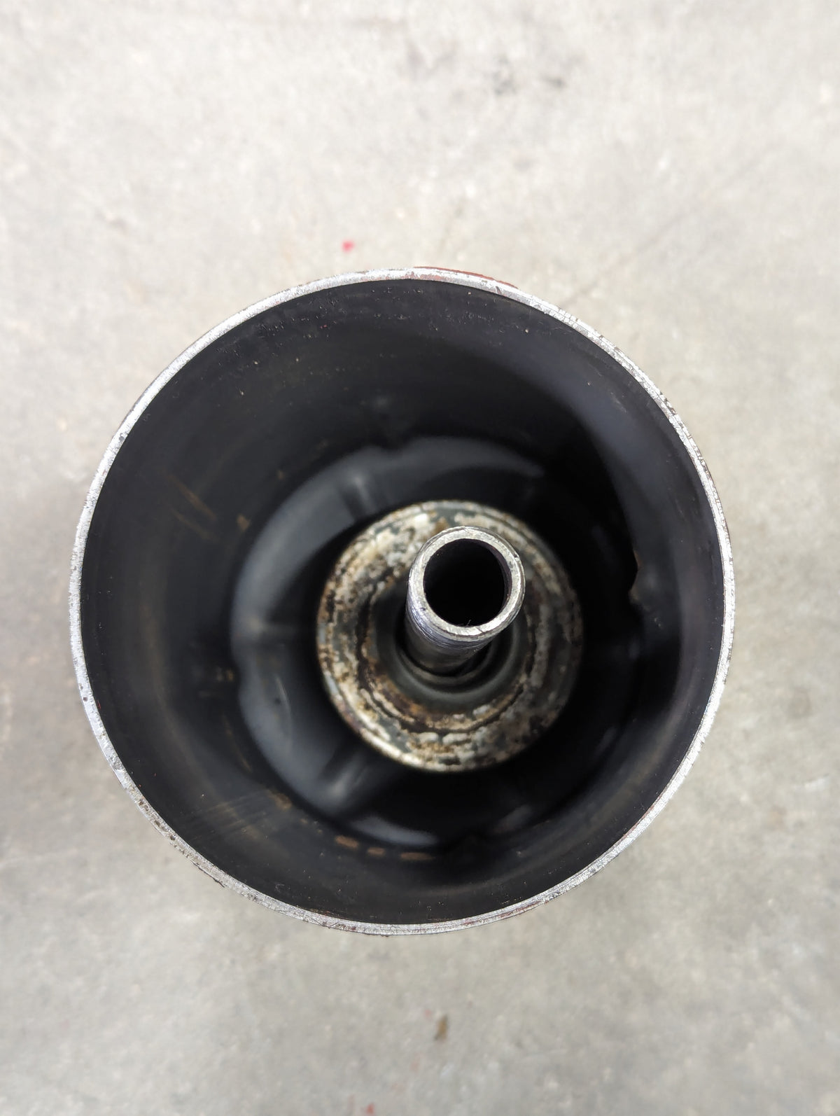 Oil Filter Assembly IH International 384529R1 384523R12 USED