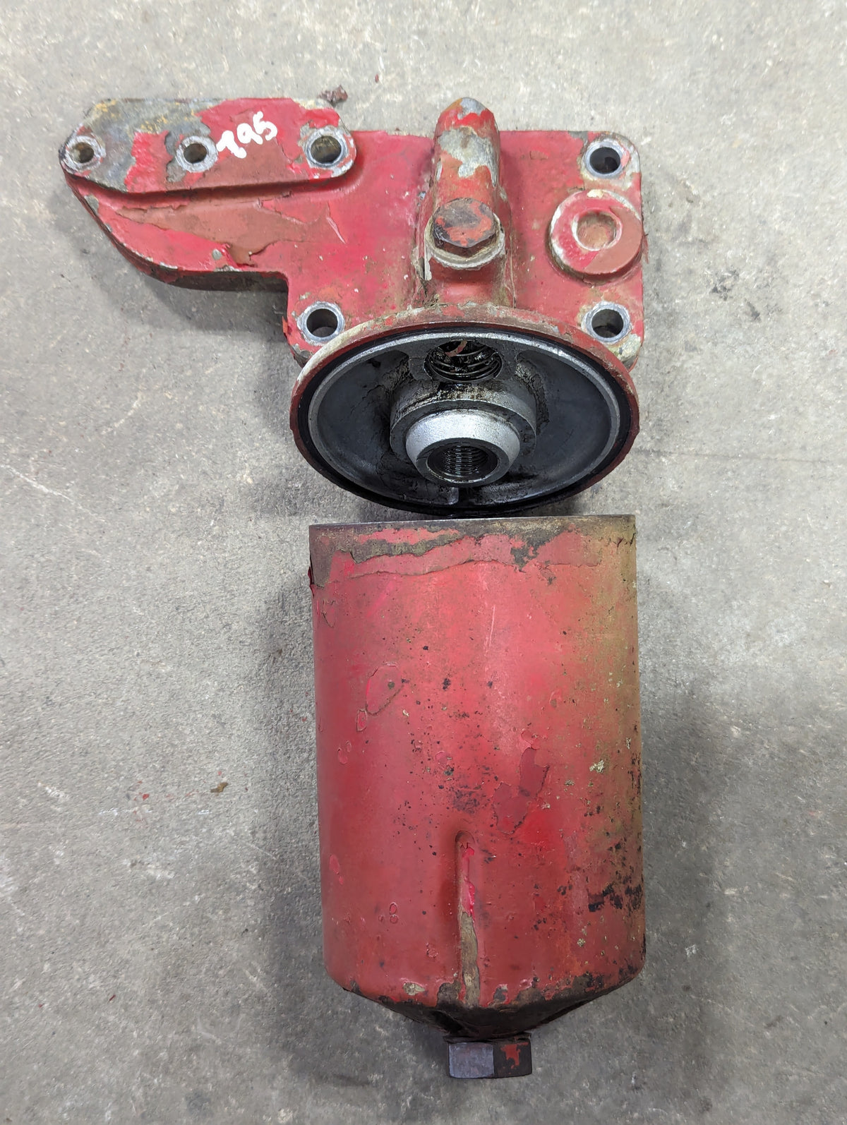 Oil Filter Assembly IH International 384529R1 384523R12 USED