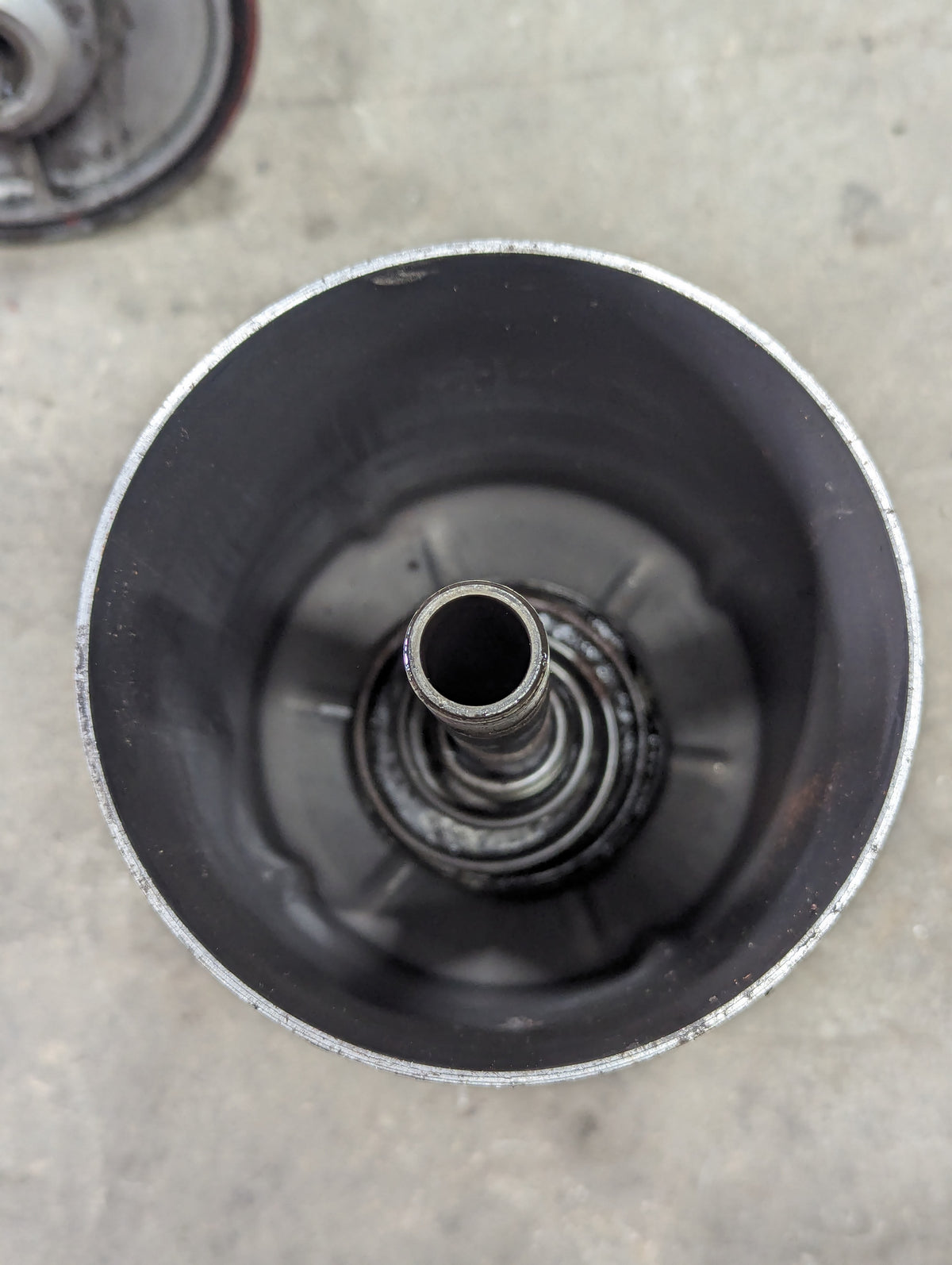 Oil Filter Assembly IH International 384529R1 384523R12 USED