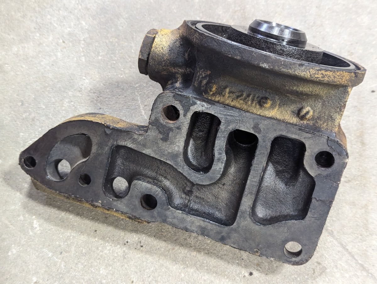 Oil Filter Assembly IH International 304275R1 384529R1 USED