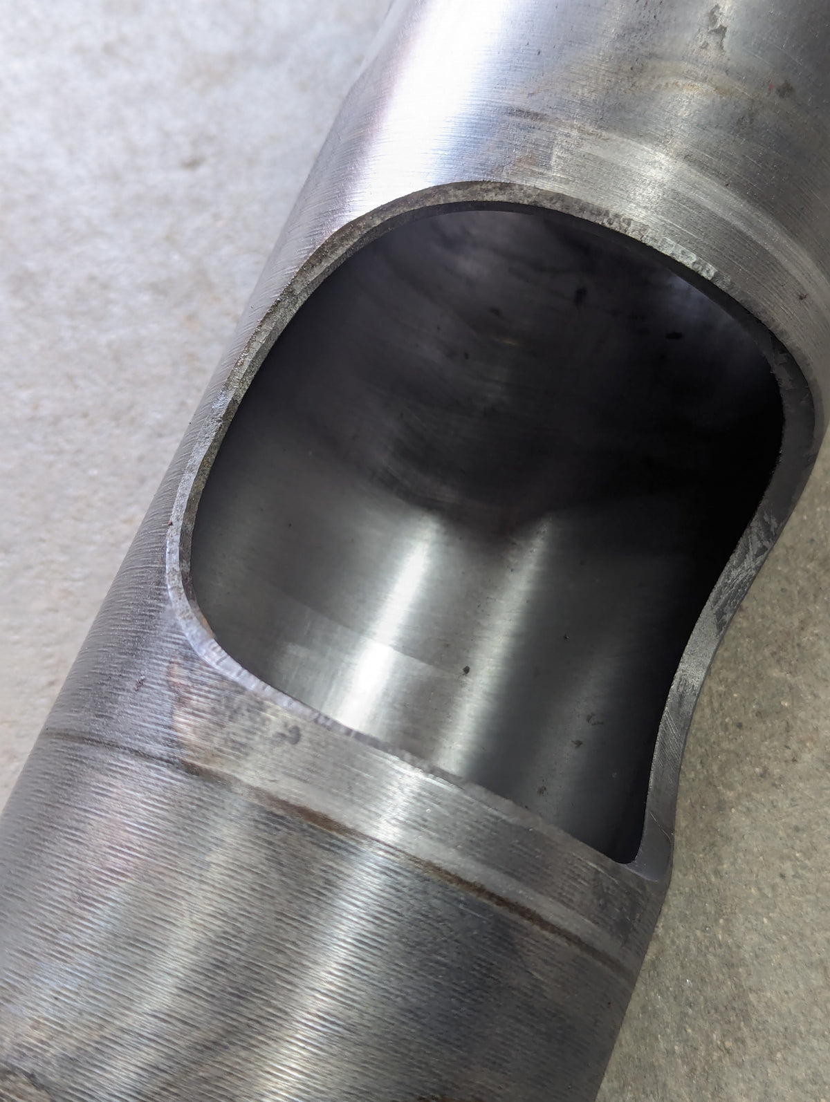 Power Steering Sleeve Cylinder IH International 367805R2 USED