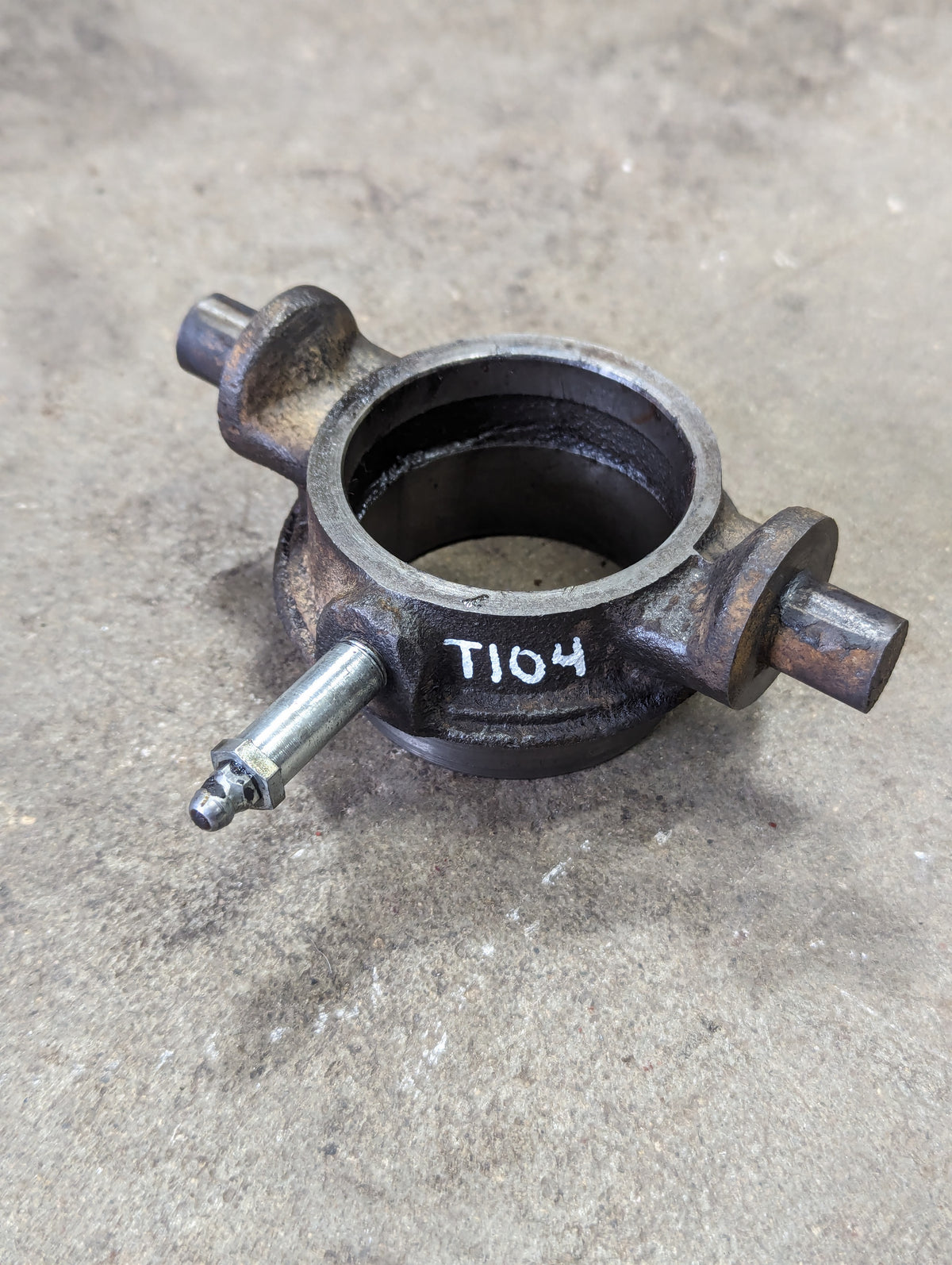 Clutch Bearing Carrier IH International 380109R1 USED