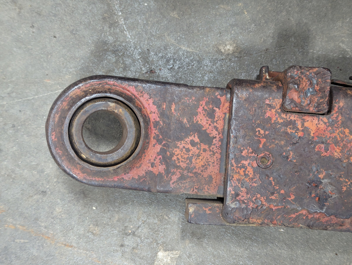Cat 2 Right Lower Link Hitch Arm IH International 398252R92 398372R11 USED