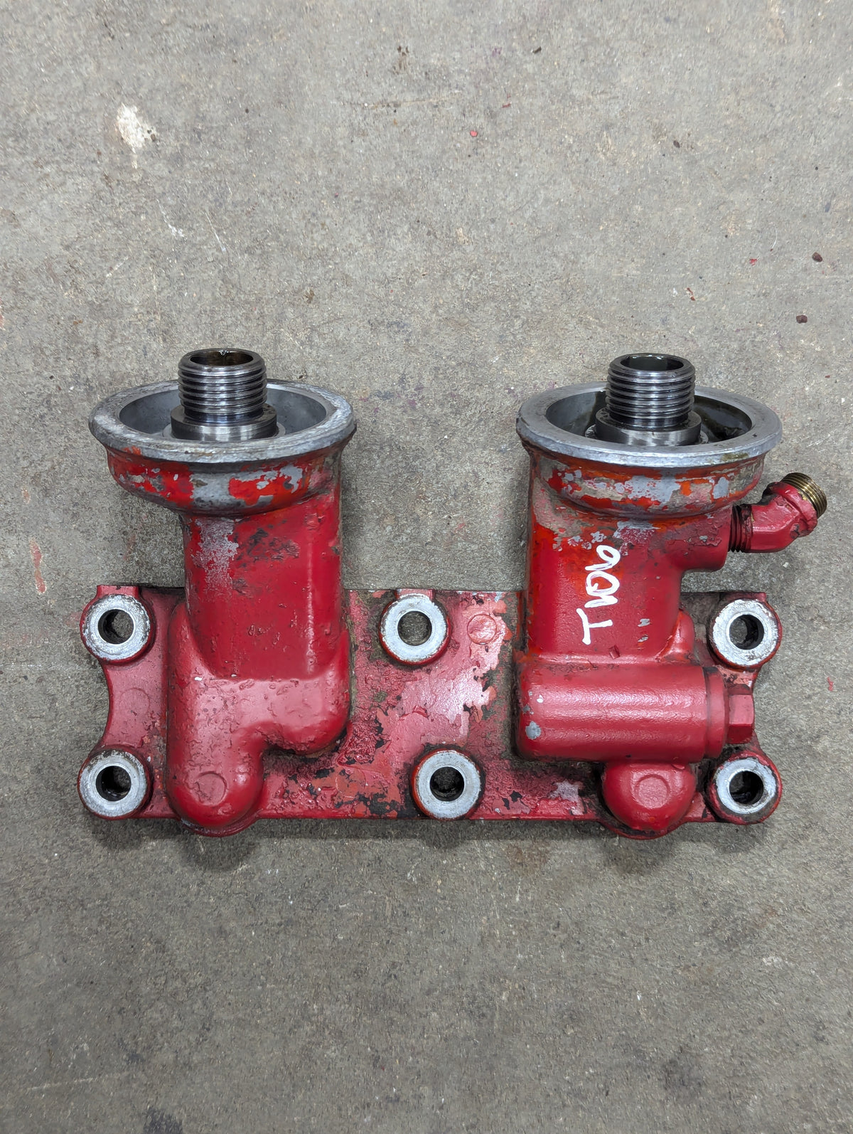 Oil Filter Base IH International 675358C1 USED