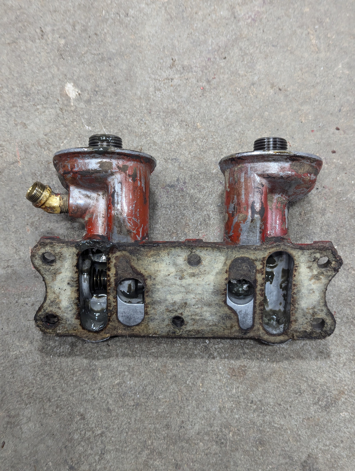 Oil Filter Base IH International 675358C1 USED