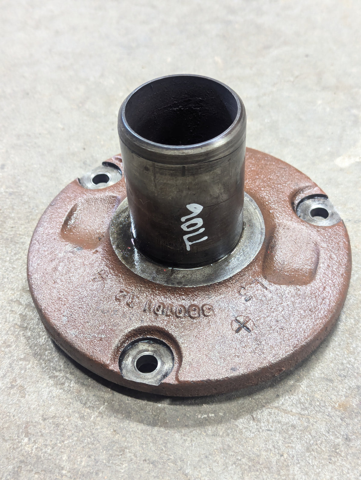 PTO Bearing Cage IH International 380101R1 380101R2 USED