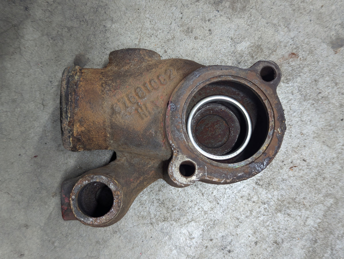 Thermostat Housing IH International 675810C1 689061C1 USED