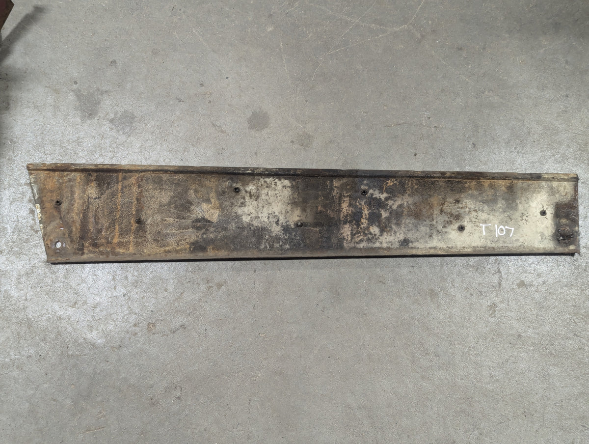 Right Front Hood Side Panel IH International 378669R1 USED