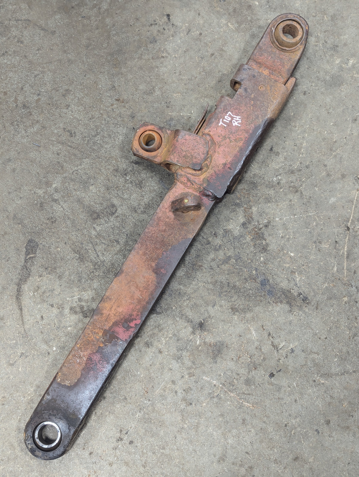 Cat 2 Right Lower Link Hitch Arm IH International 382181R91 382188R11 USED