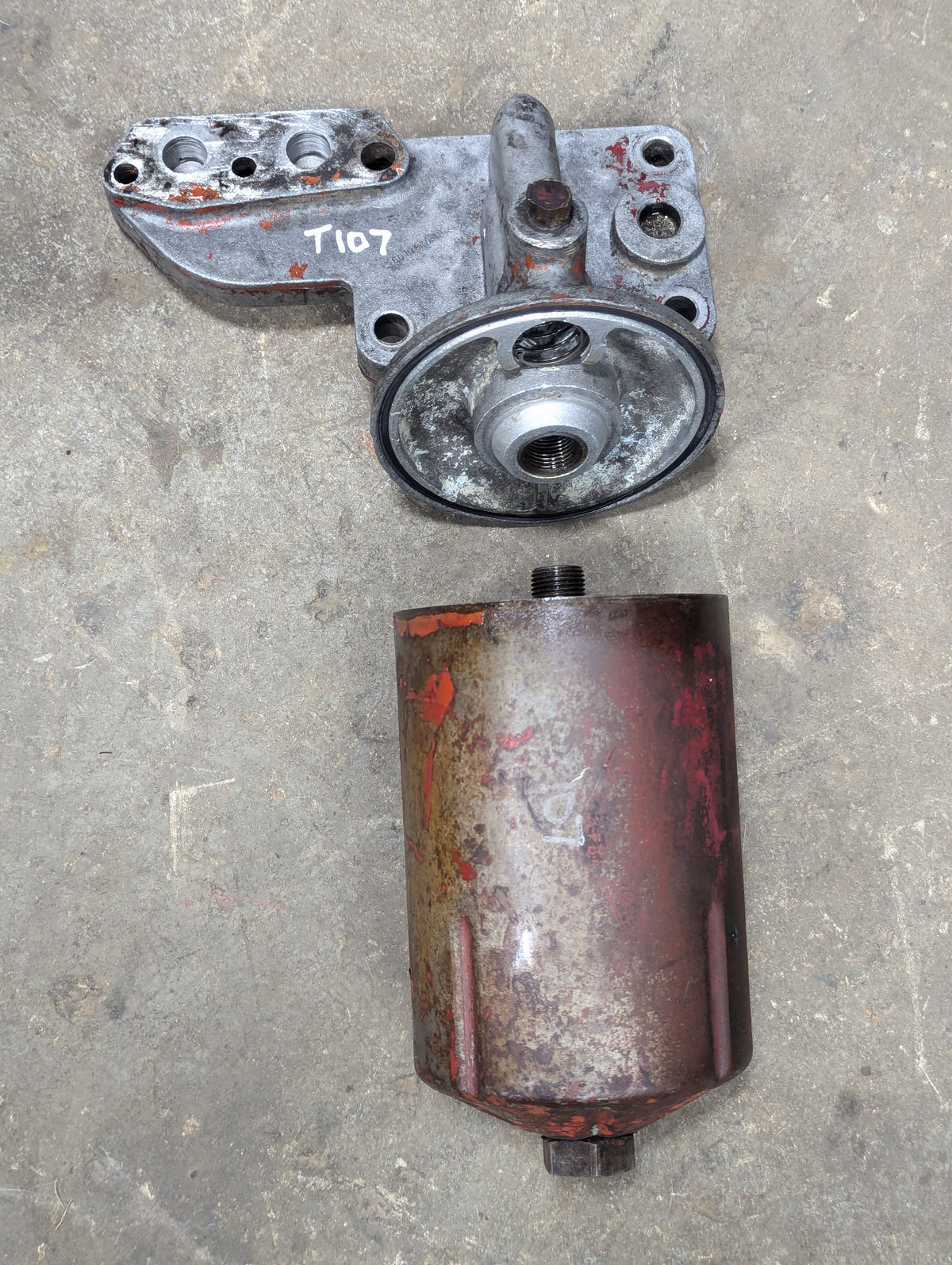 Oil Filter Assembly IH International 384529R1 601789C11 USED